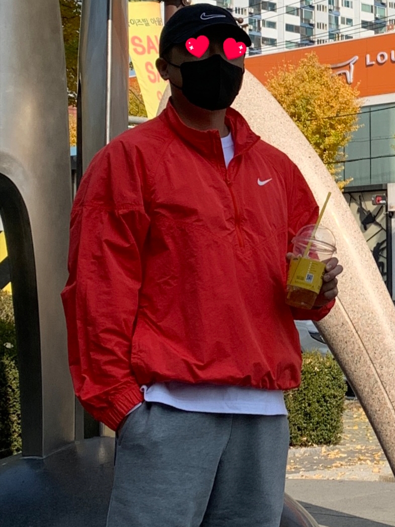 Nike x Stussy Windrunner Jacket Habanero Red 착용 스타일