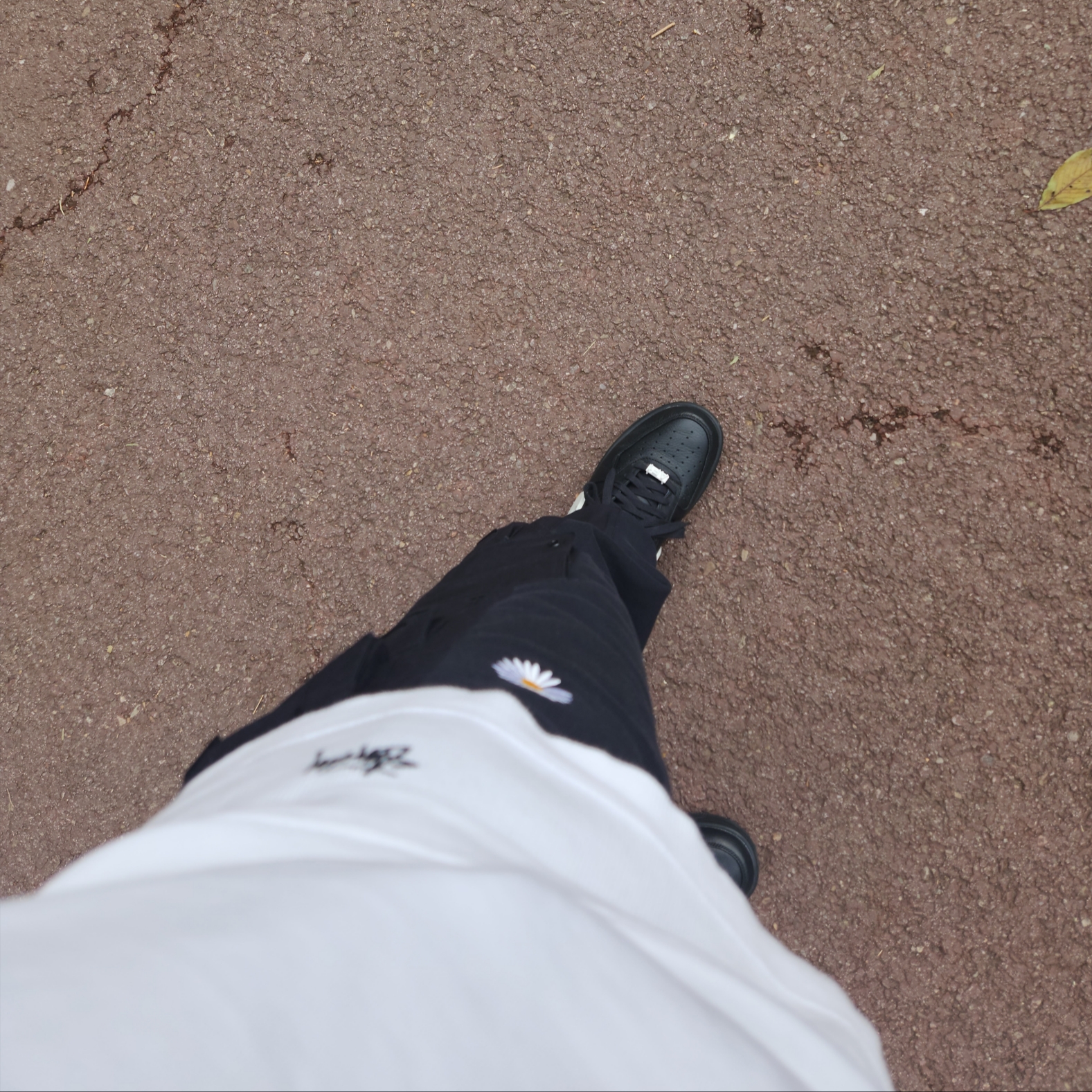 Nike x Peaceminusone LS T-Shirt White (DR0098-100), Nike x Peaceminusone Wide Pants Black (DR0096-010) 착용 스타일 - 1
