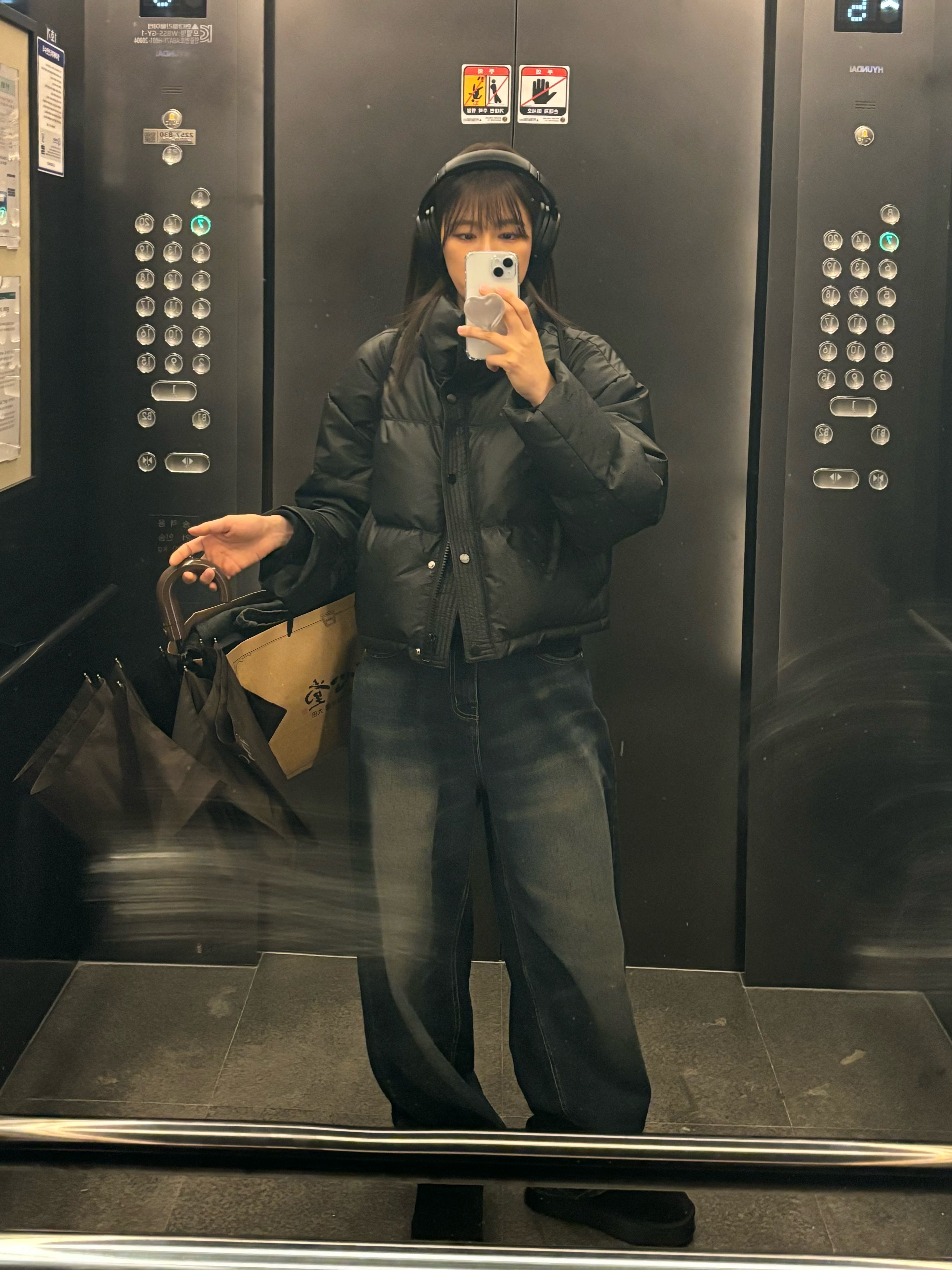 (W) UGG Classic Ultra Mini Platform Boots Black, BOSE QC45 Triple Black (Korean Ver.) 착용 스타일