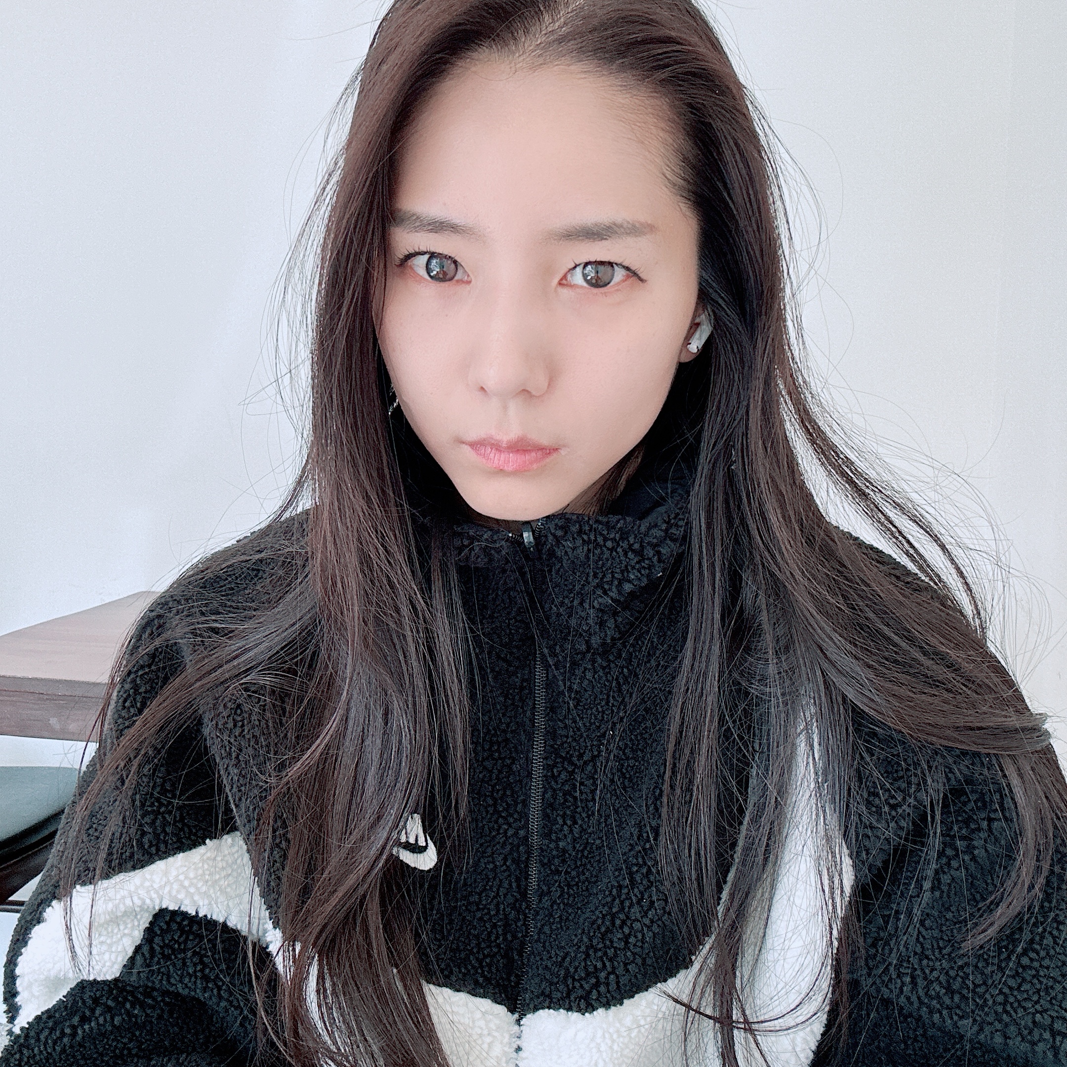 Nike Big Swoosh Full Zip Jacket Black Sail 착용 스타일