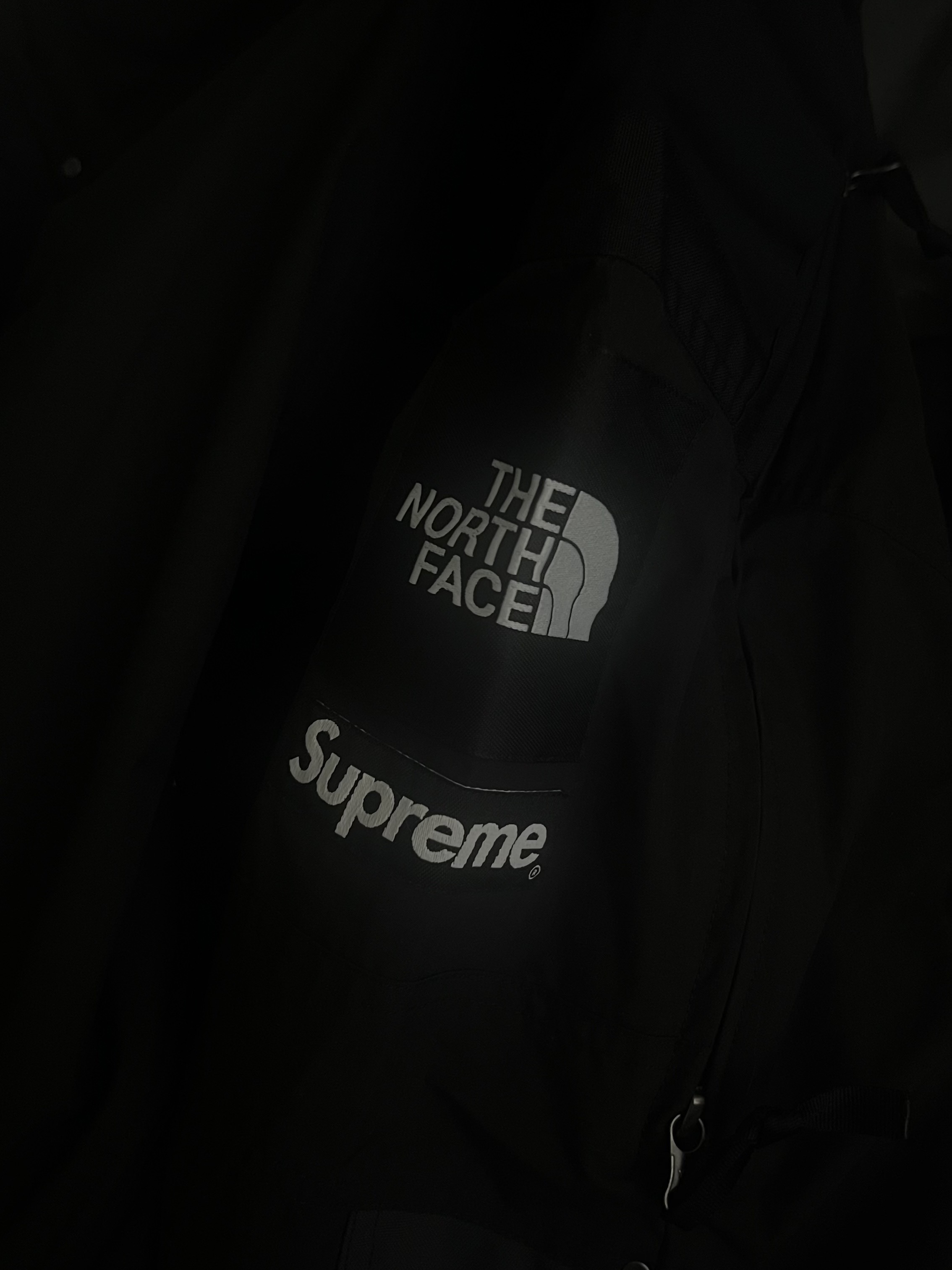 Supreme x The North Face Steep Tech Apogee Jacket Black - 22FW, Supreme x The North Face Expedition Backpack Black - 18FW 착용 스타일 - 1