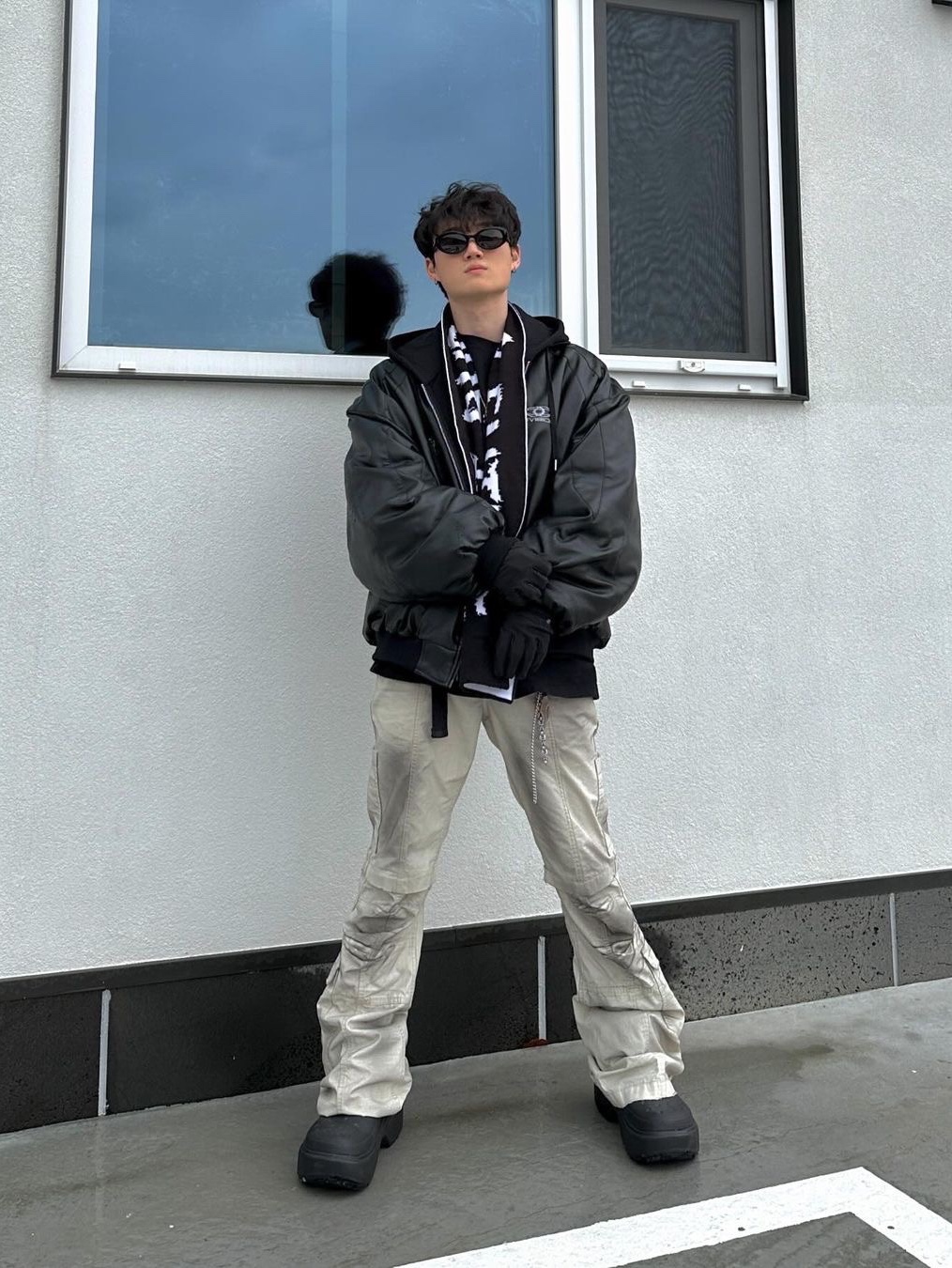 Civision by CSC Artificial Leather Bomber Jacket Black 착용 스타일 - 3