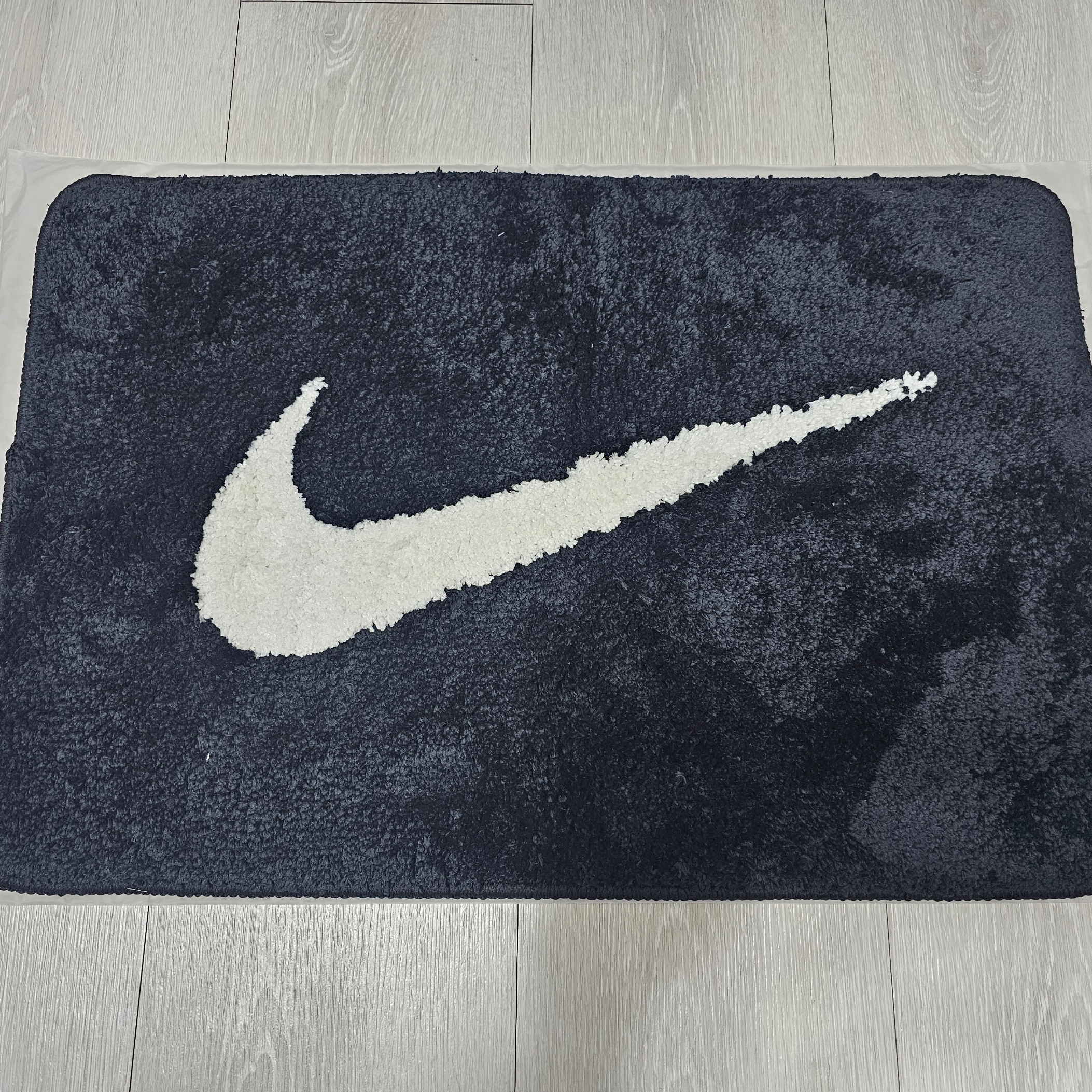 Nike x Jacquemus J Force 1 Low LX SP White, Nike Swoosh Rug Black White 착용 스타일 - 3