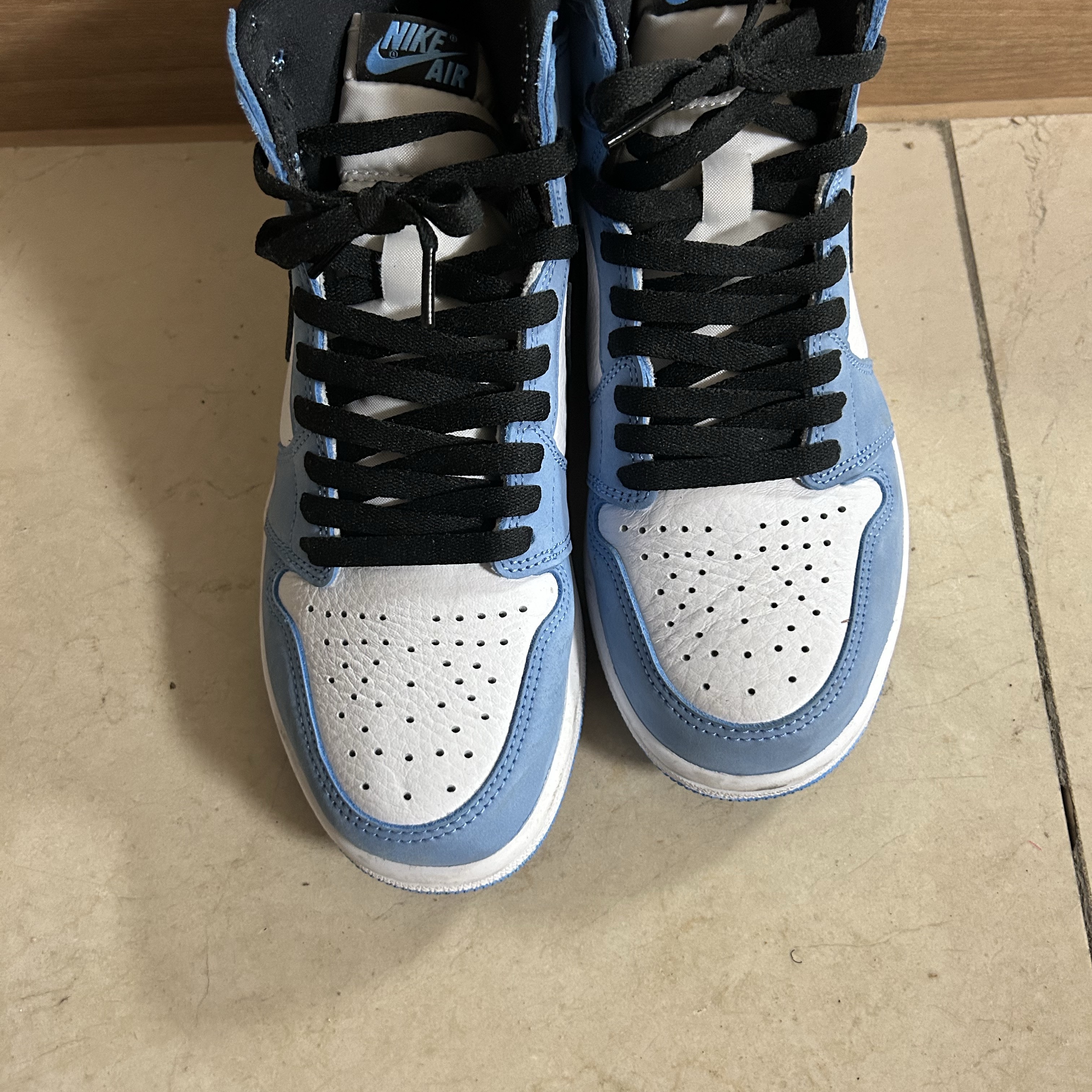 Jordan 1 Retro High OG University Blue 착용 스타일