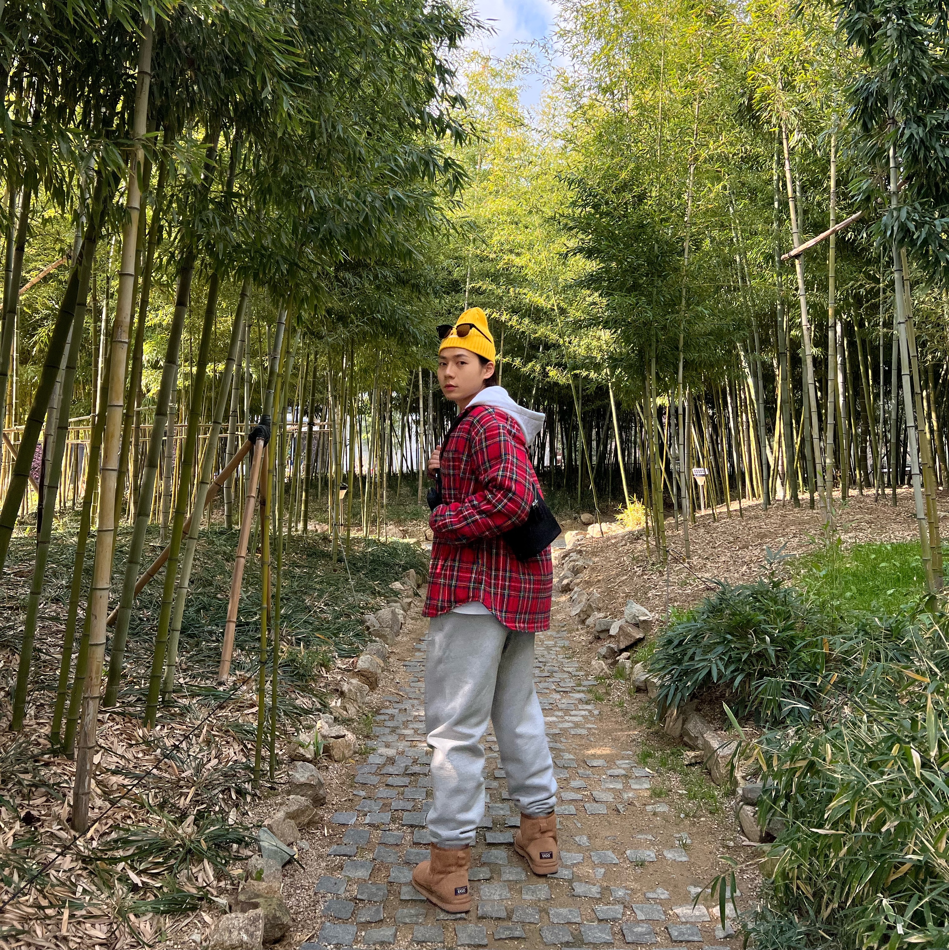 Supreme Tartan Flannel Hooded Shirt Red - 23FW, Nike NRG Solo Swoosh Fleece Pants Dark Grey Heather - US/EU 착용 스타일