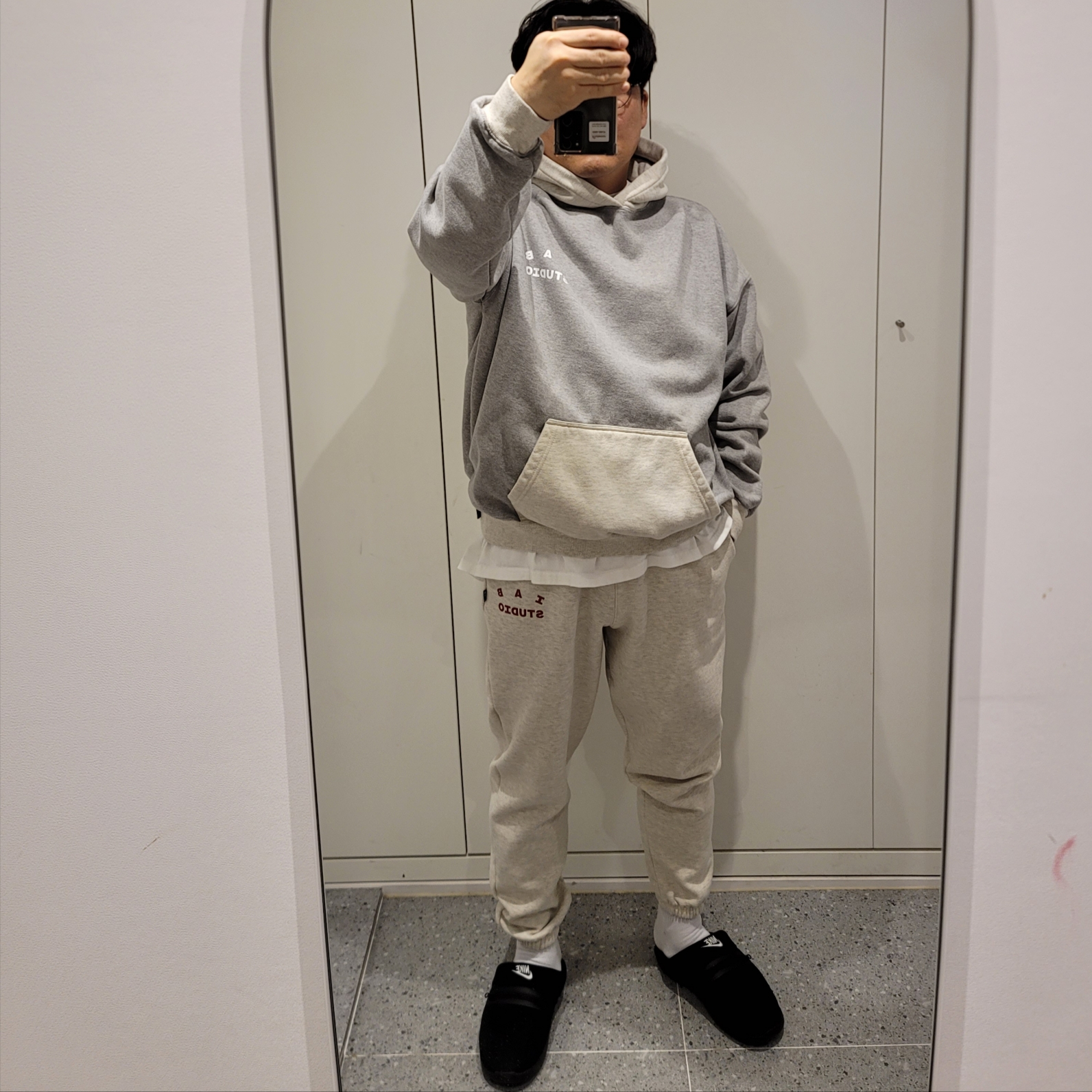 IAB Studio Hoodie Dual Gray, IAB Studio Sweatpants Oatmeal Burgundy - 23SS 착용 스타일 - 2