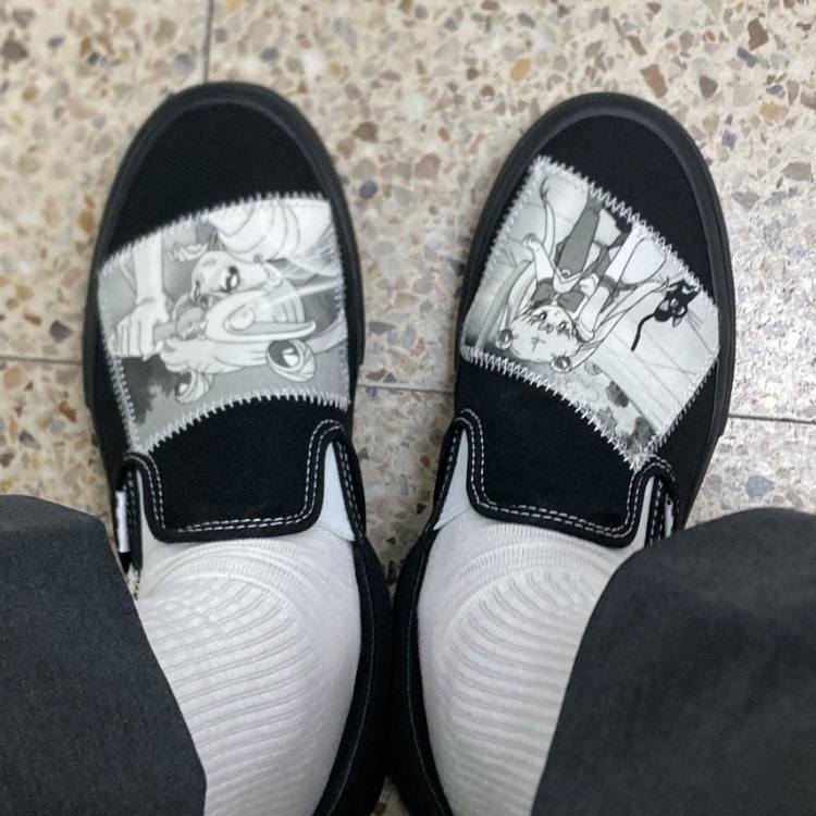 Vans x Lizzie x Sailor Moon Skate Slip-On White Black 착용 스타일 - 4