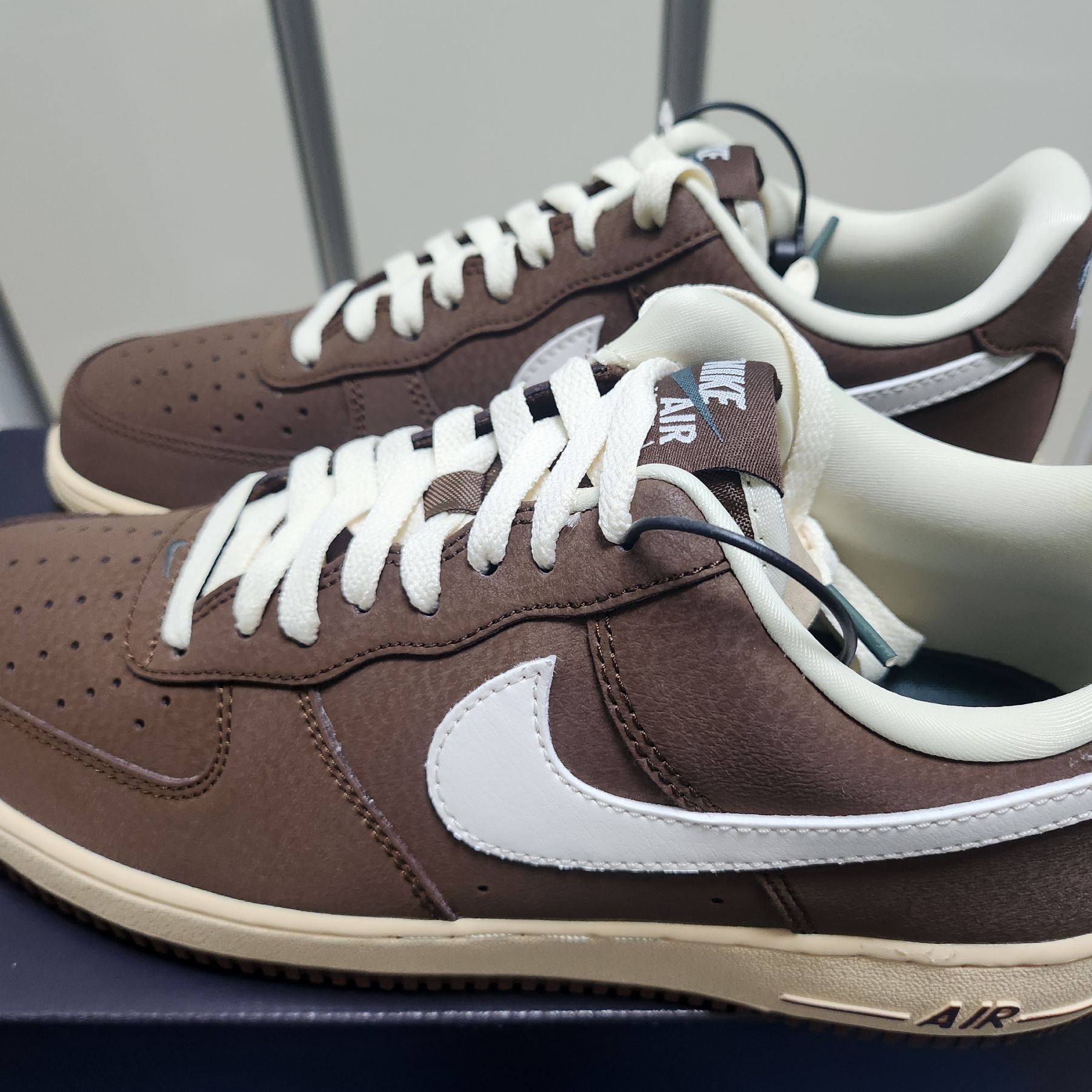 Nike Air Force 1 '07 Cacao Wow Coconut Milk 착용 스타일