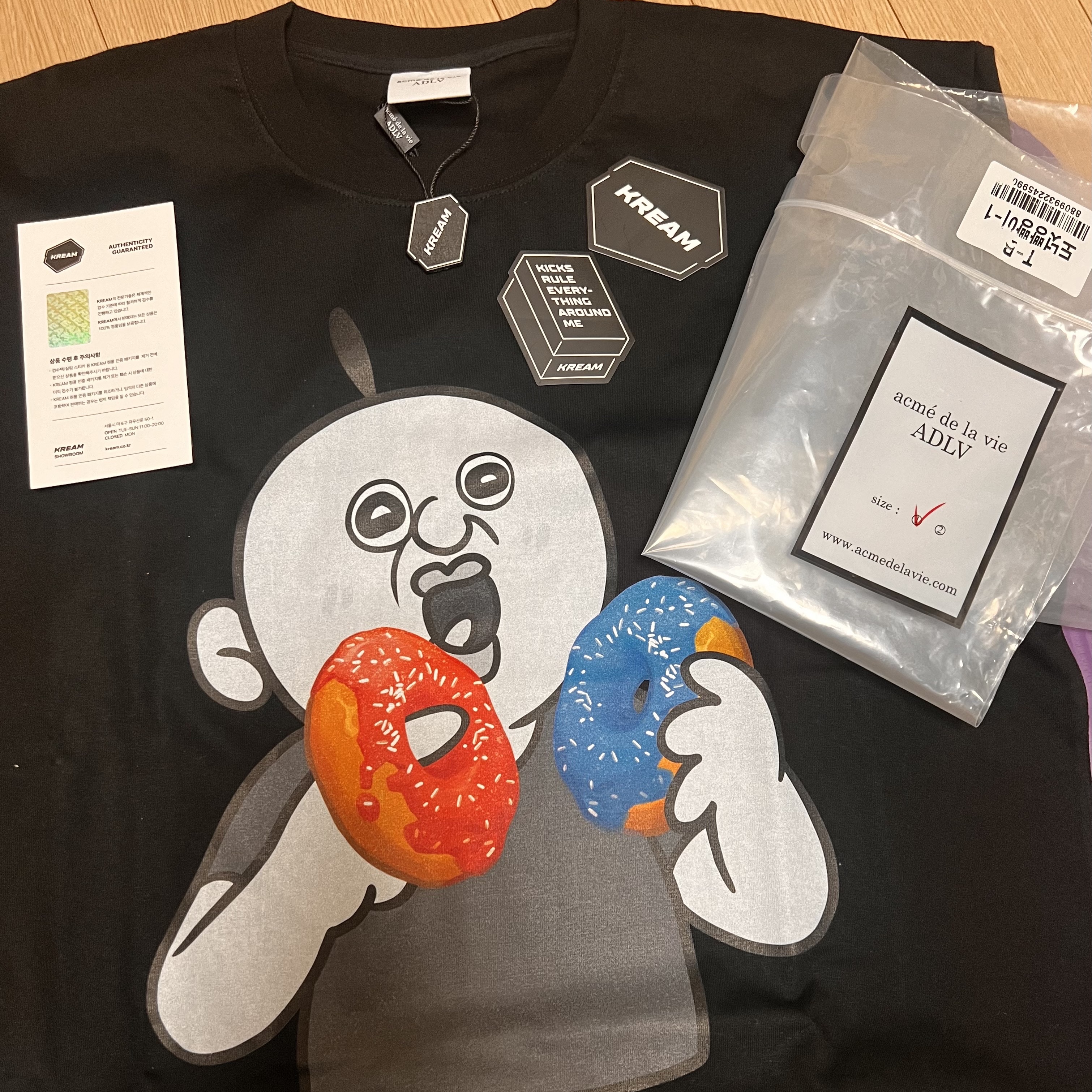 Bbangbbang x Acme De La Via Monochrome Donut T-Shirt Black 착용 스타일 - 1