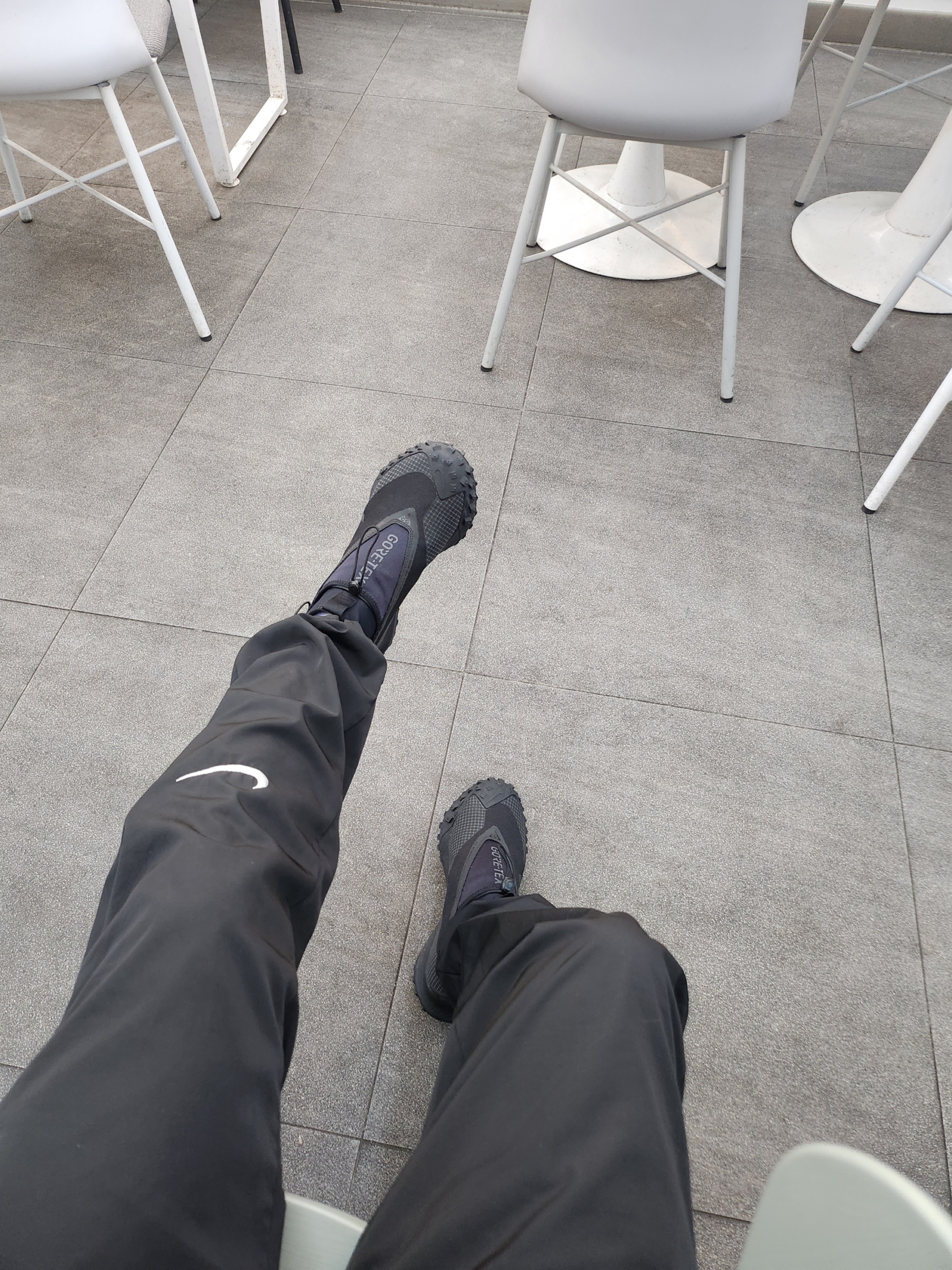 Nike ACG Mountain Fly Gore-Tex Khaki 착용 스타일