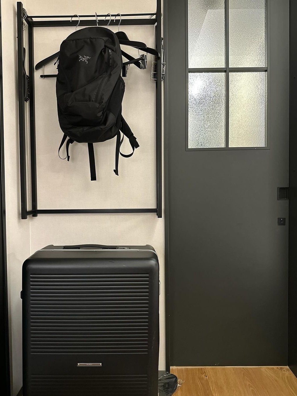 RAWROW R Trunk Frame Ep.2 63L / 26'' 940 Black 착용 스타일