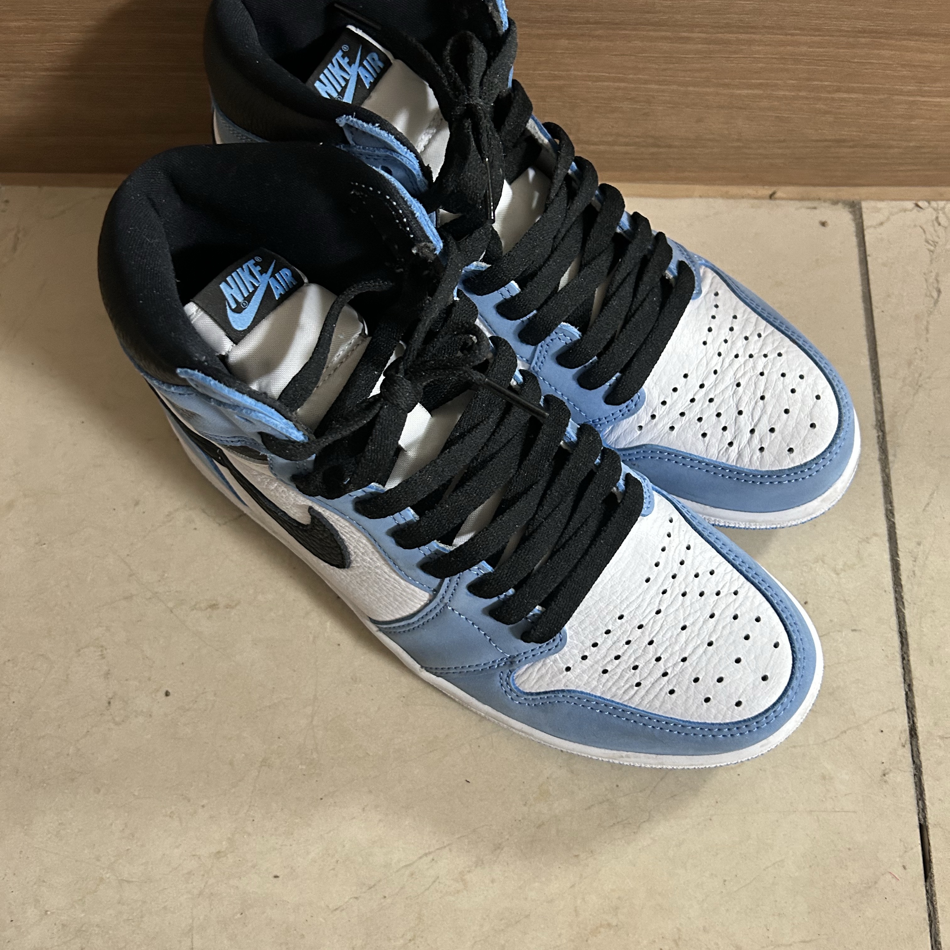 Jordan 1 Retro High OG University Blue 착용 스타일