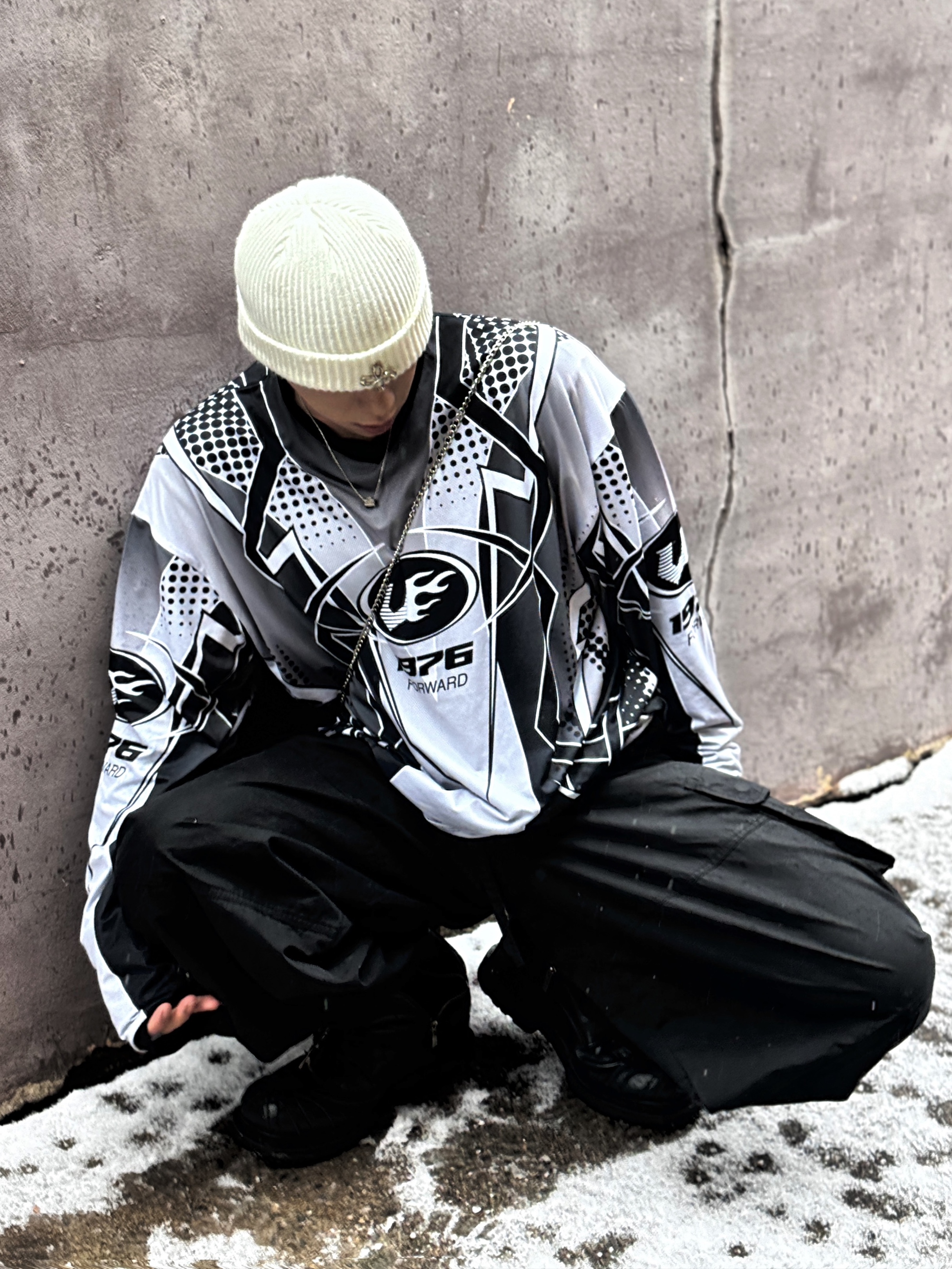 Surgery Clover Logo Beanie Ver.2 White 착용 스타일 - 5