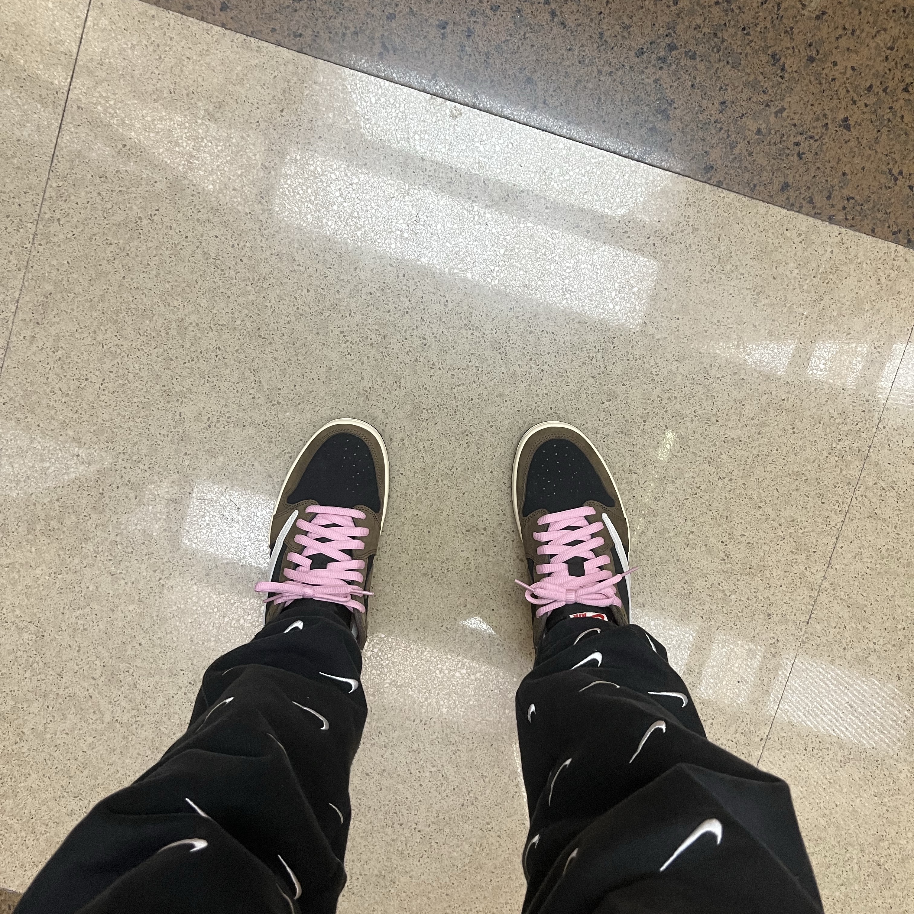 Jordan 1 x Travis Scott Retro Low OG SP Mocha 착용 스타일