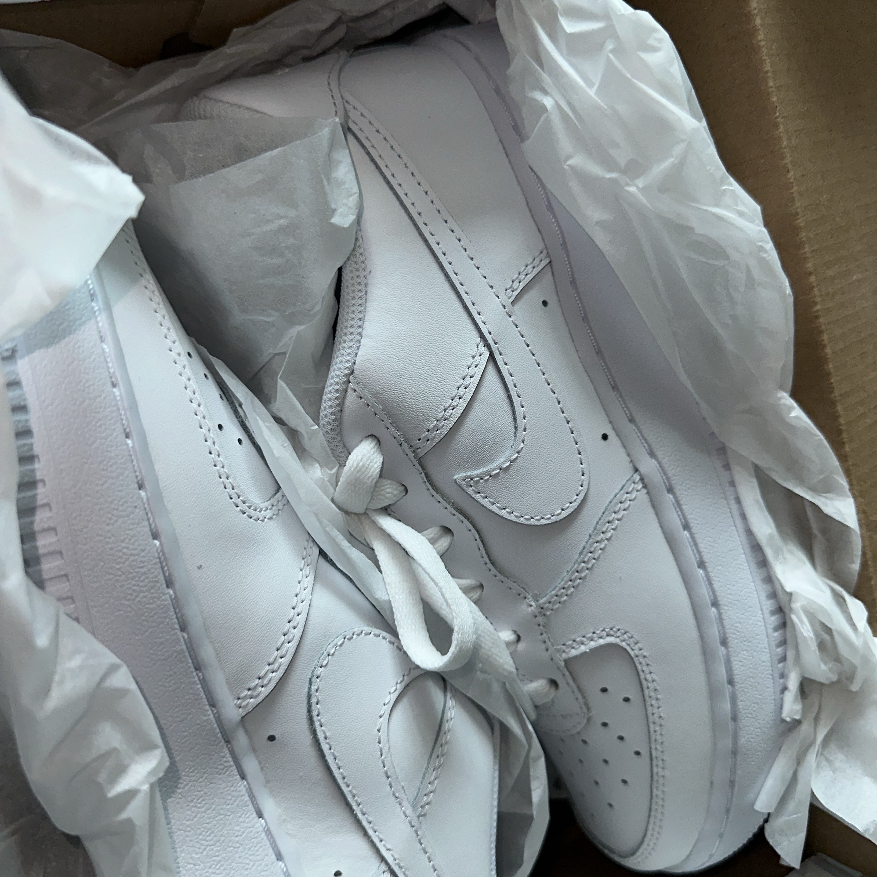 Nike Air Force 1 '07 Low White, (W) Adidas Superstar White Black 착용 스타일 - 1