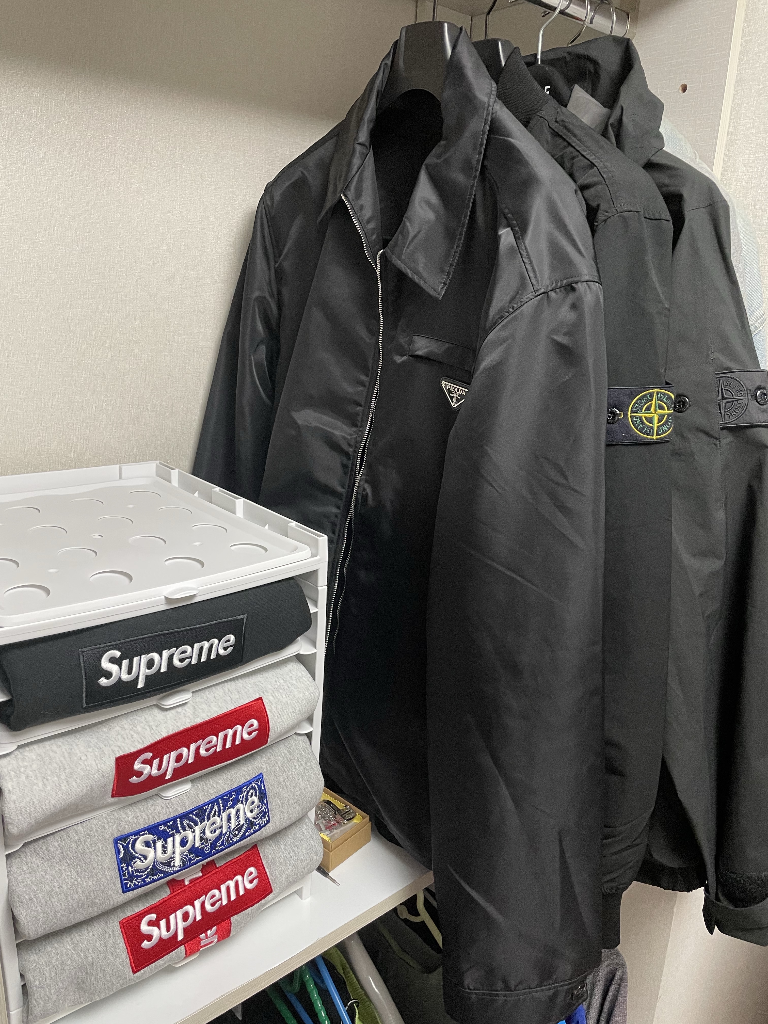 Prada Re-Nylon Zip Up Gabardine Blouson Jacket Black, Supreme Bandana Box Logo Hooded Sweatshirt Heather Grey - 19FW 착용 스타일