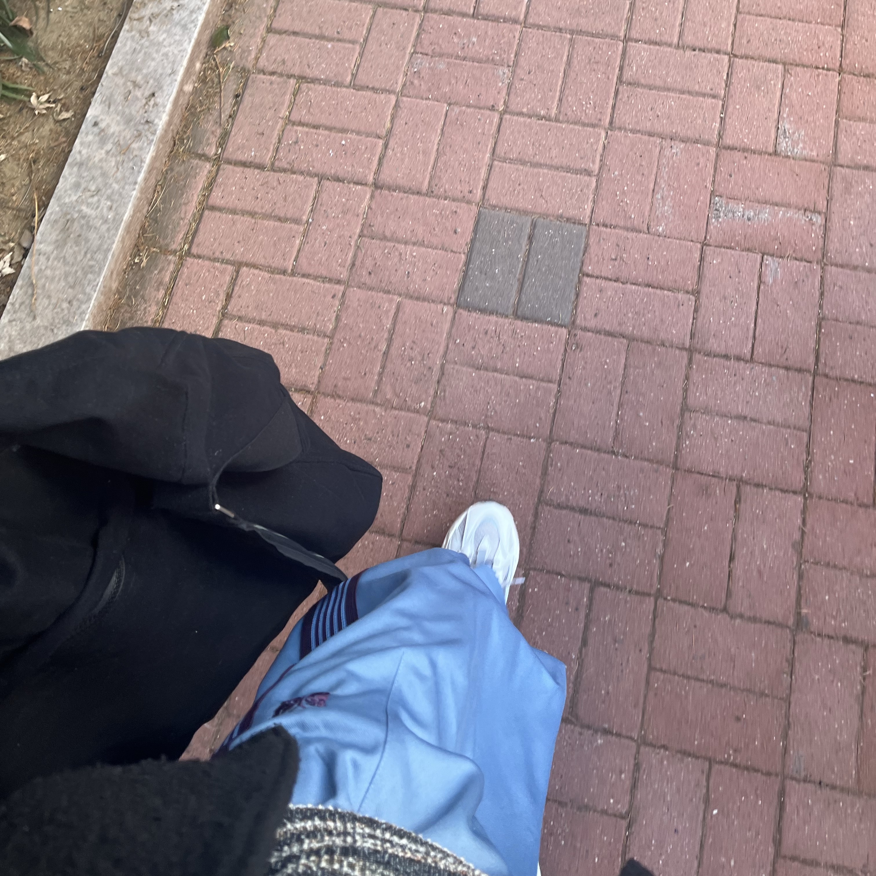 Adidas Yeezy Boost 700 V2 Static 2022 착용 스타일