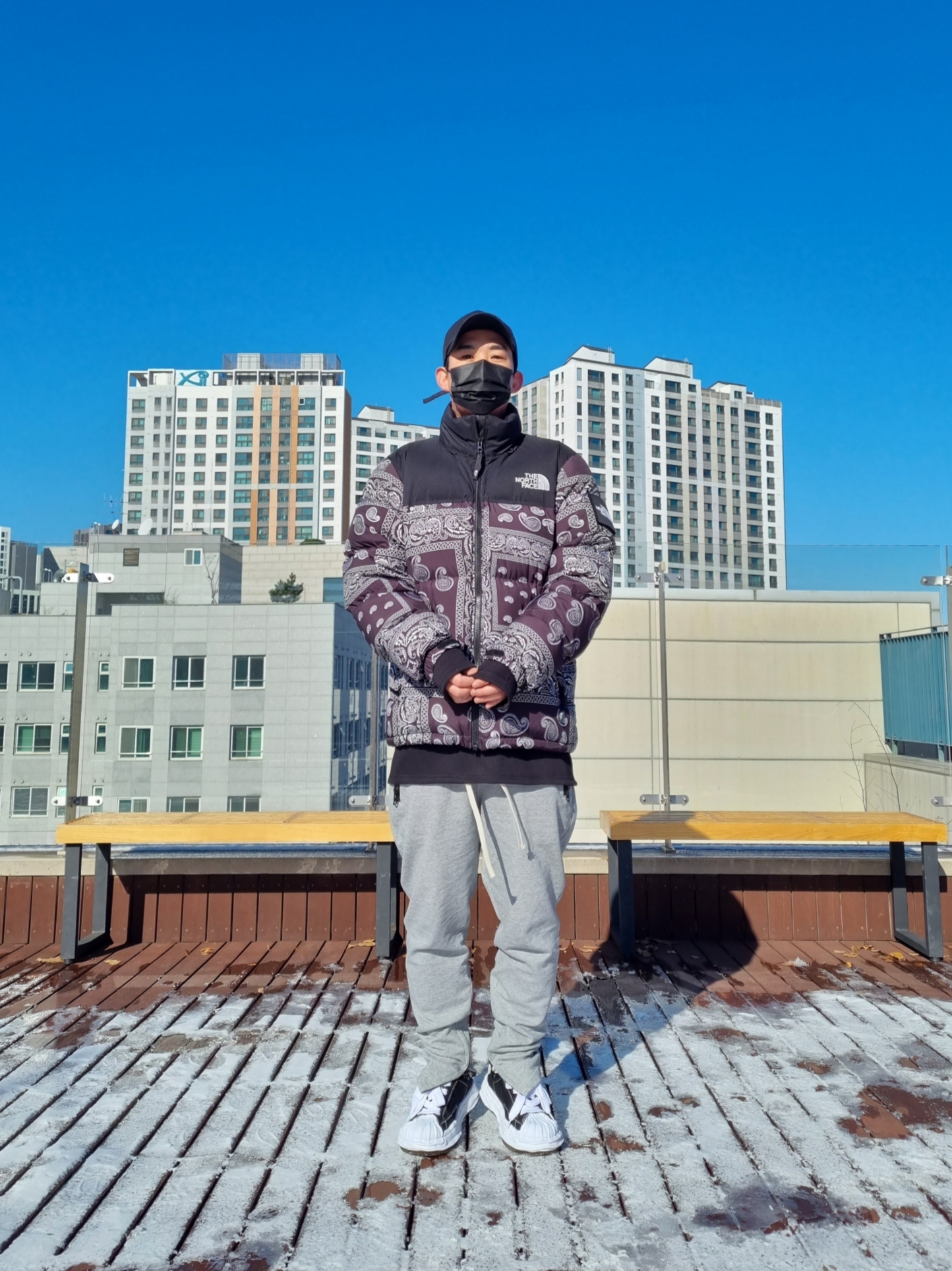 The North Face Nuptse Down Jacket Black 착용 스타일