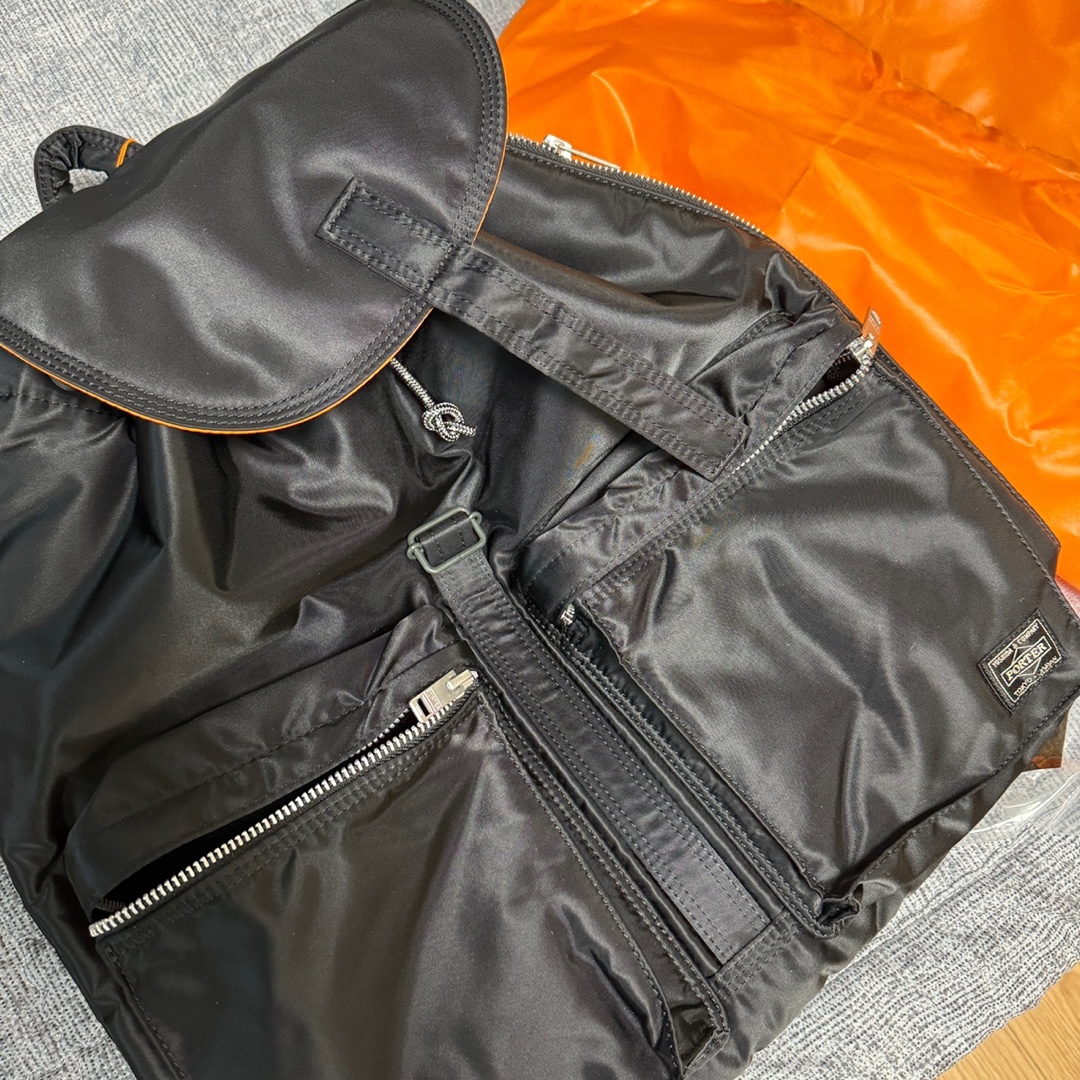 Porter Tanker Backpack Black 착용 스타일