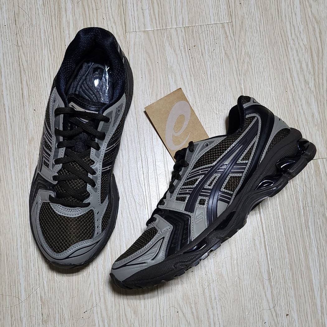 Asics x Atmos x Undermycar Gel-Kayano 14 Pepper Black 착용 스타일