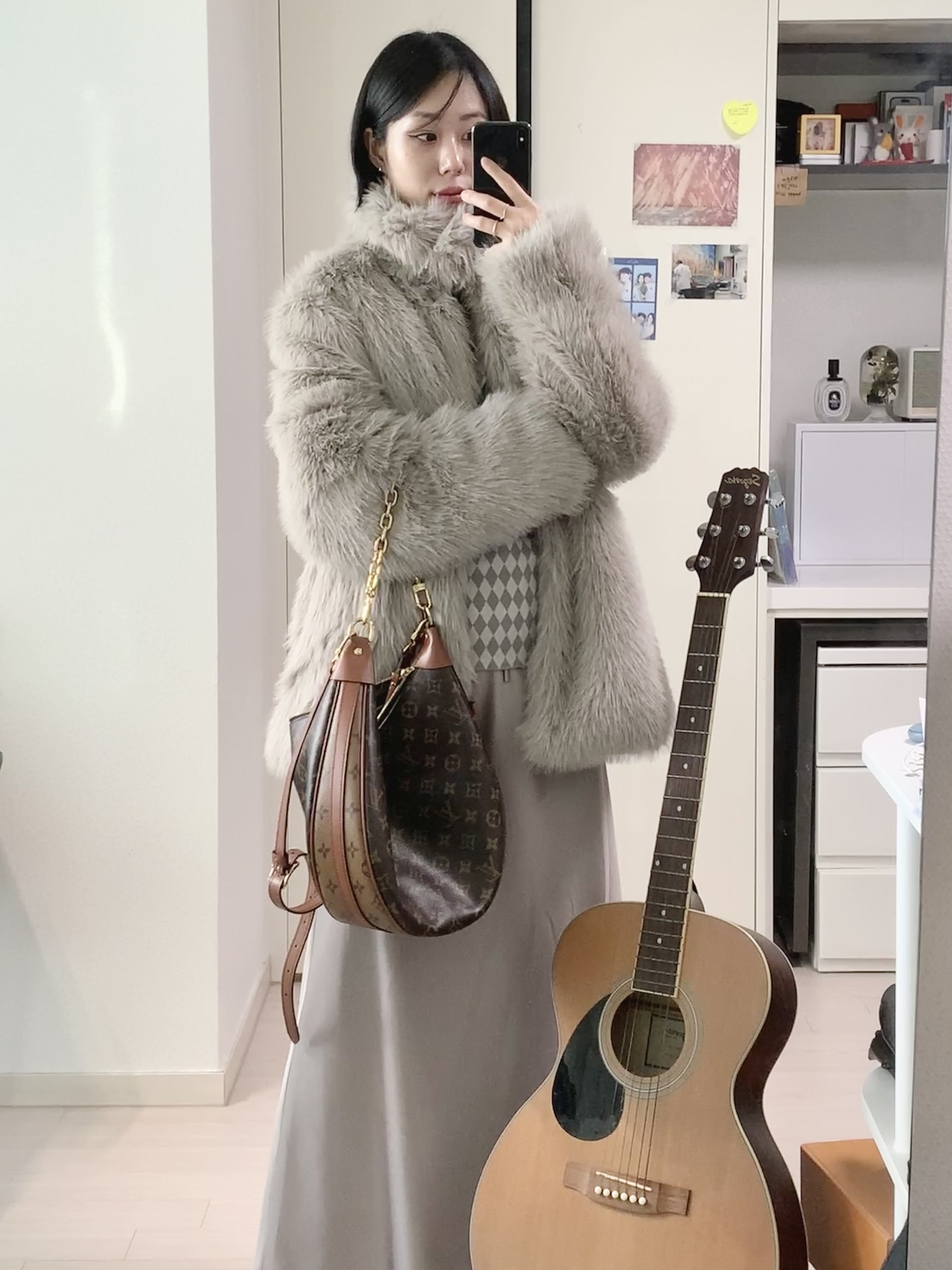 Louis Vuitton Loop Hobo Monogram 착용 스타일