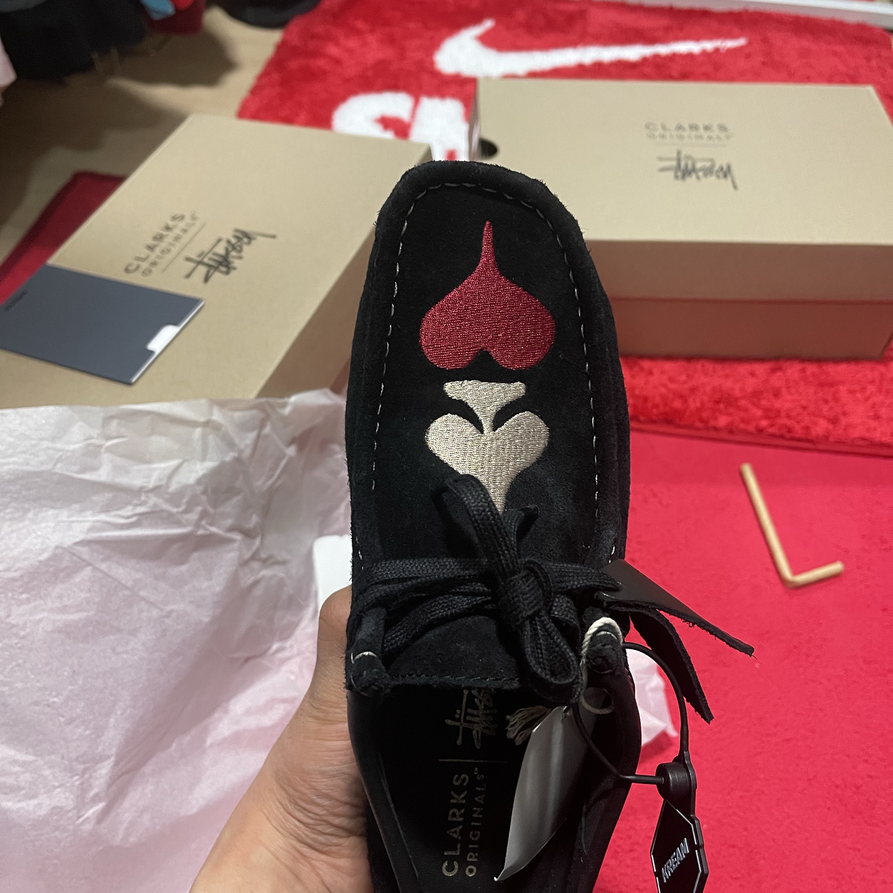 Clarks x Stussy Wallabee Black Suede 착용 스타일