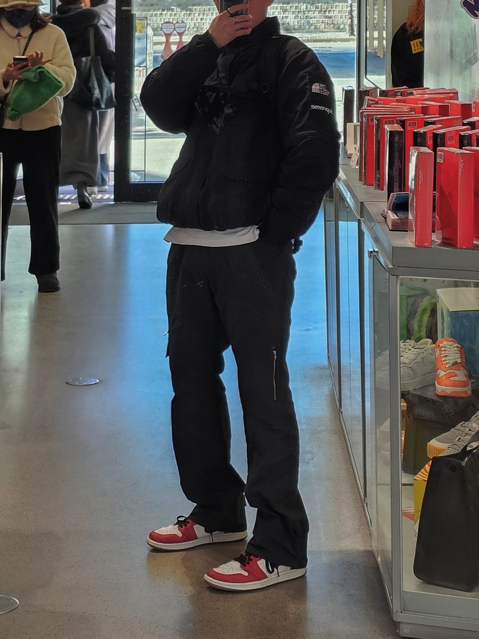 Jordan 1 Retro High Spider-Man Origin Story, Supreme x The North Face Trekking Convertible Jacket Black - 22SS 착용 스타일