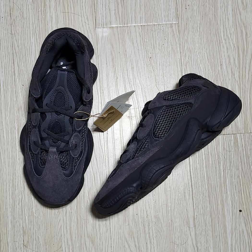 Adidas Yeezy 500 Utility Black 2022/2023 착용 스타일