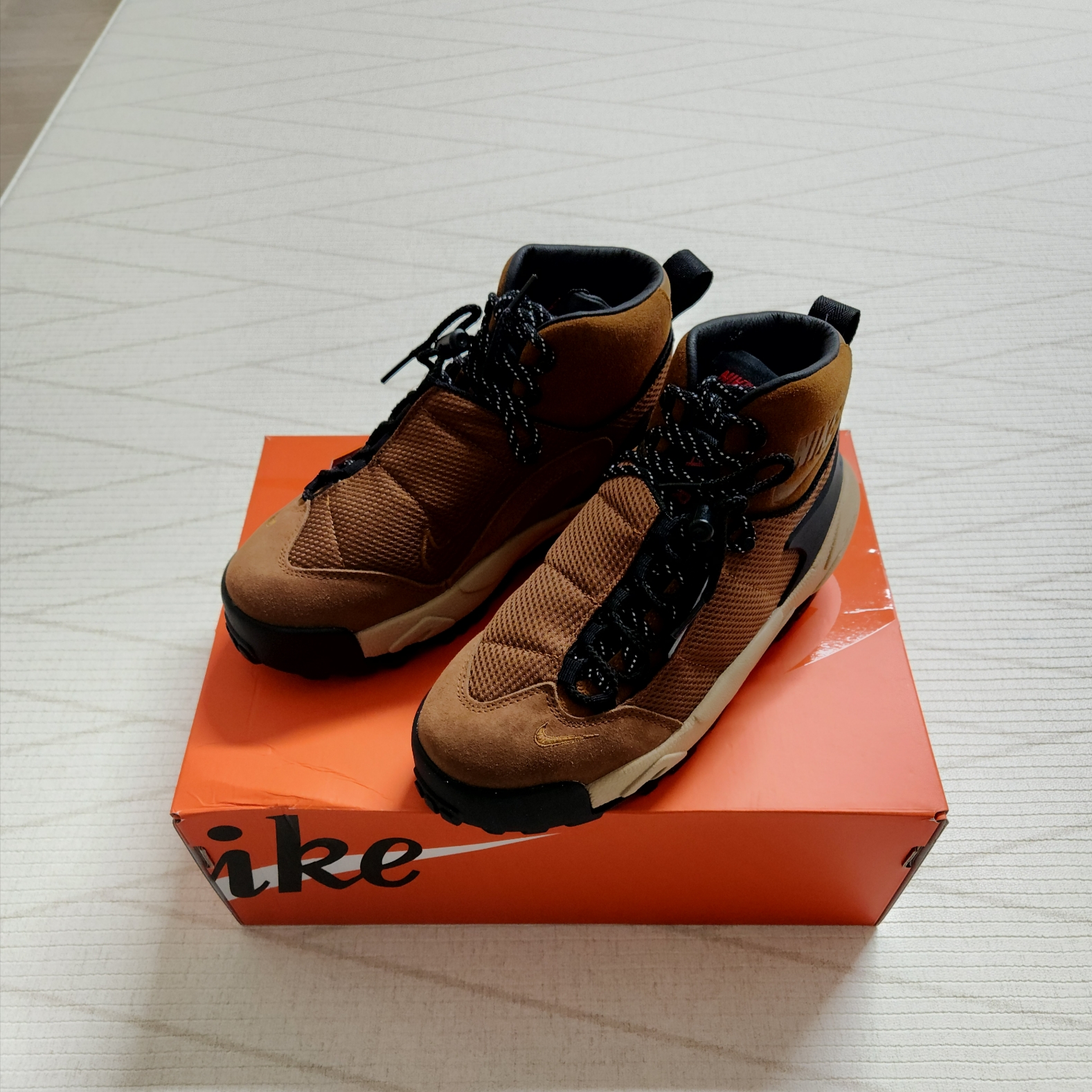 Nike x Sacai Magmascape SP Pecan, Nike x Sacai Magmascape SP Varsity Royal 착용 스타일 - 1