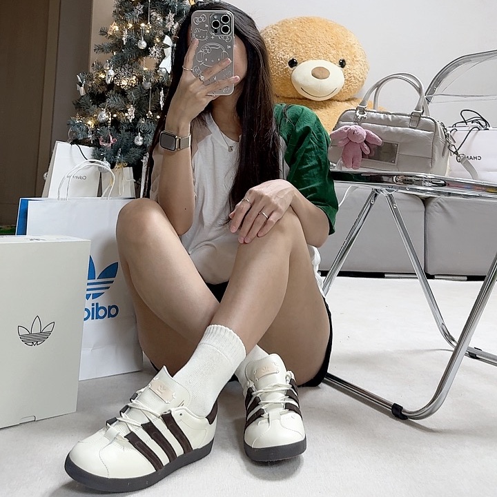 Adidas x Foot Industry Gazelle Cream White Dark Brown 착용 스타일 - 2