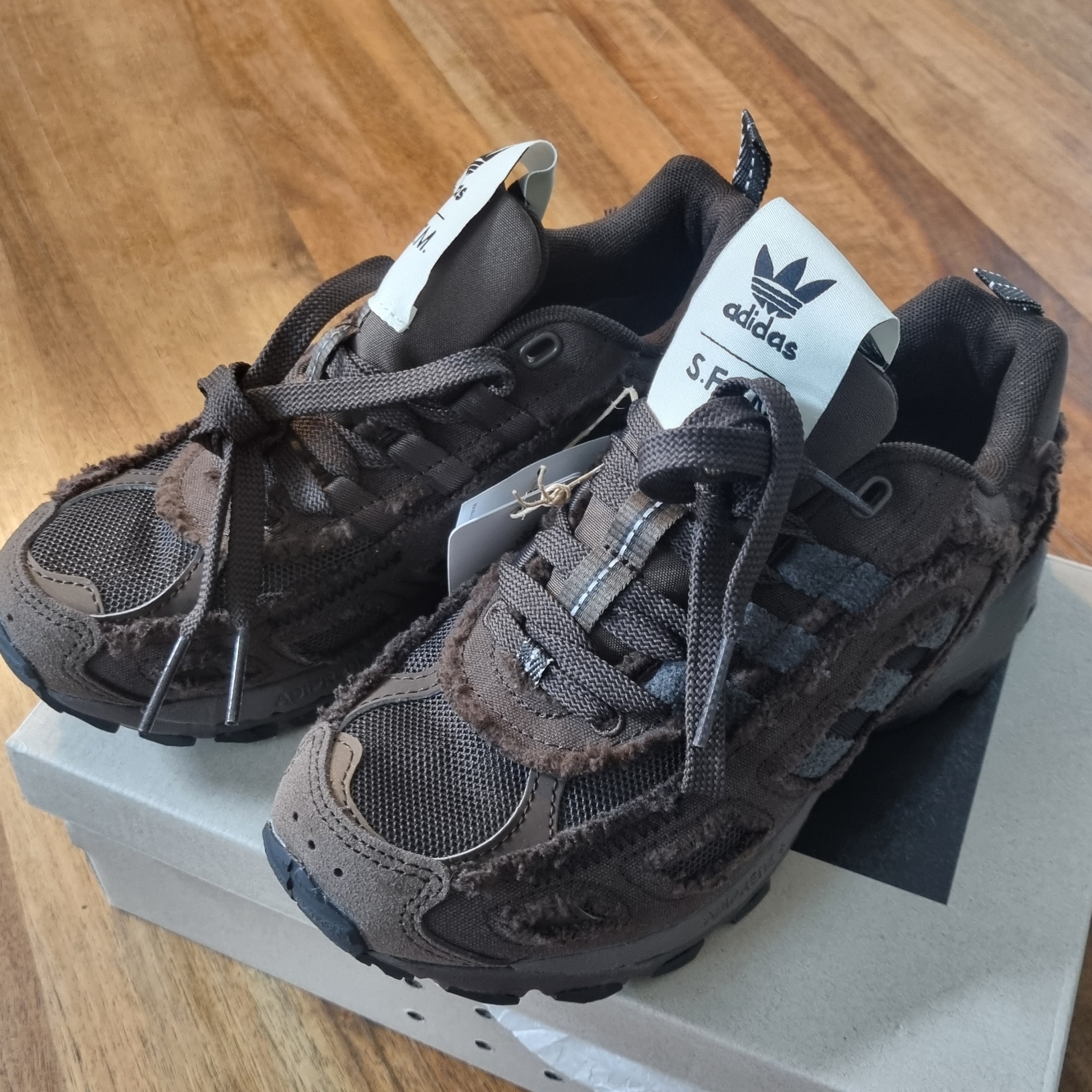 Adidas x Song for the Mute Shadowturf Dark Brown 착용 스타일