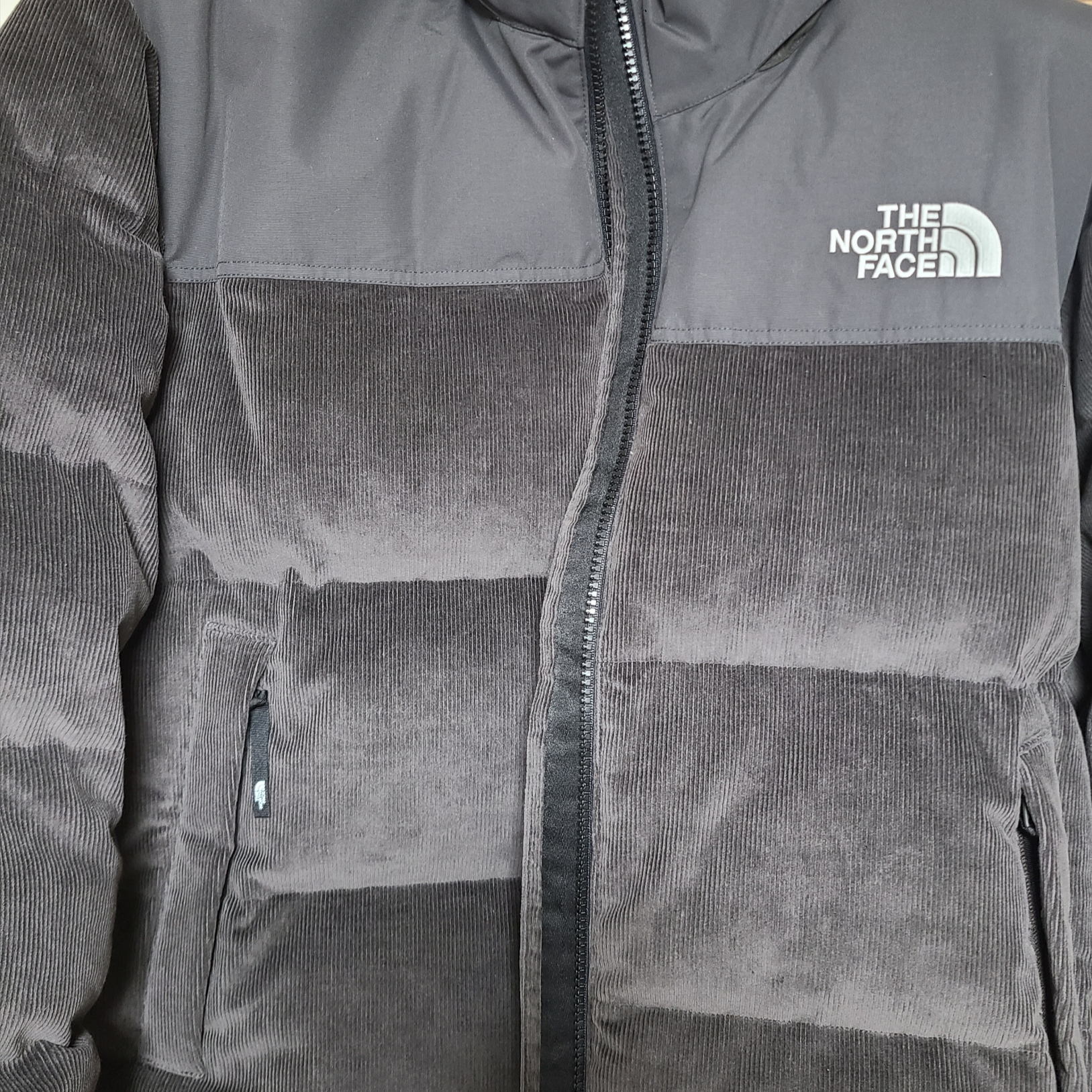 The North Face White Label Corduroy Nuptse Down Jacket Charcoal 착용 스타일 - 2