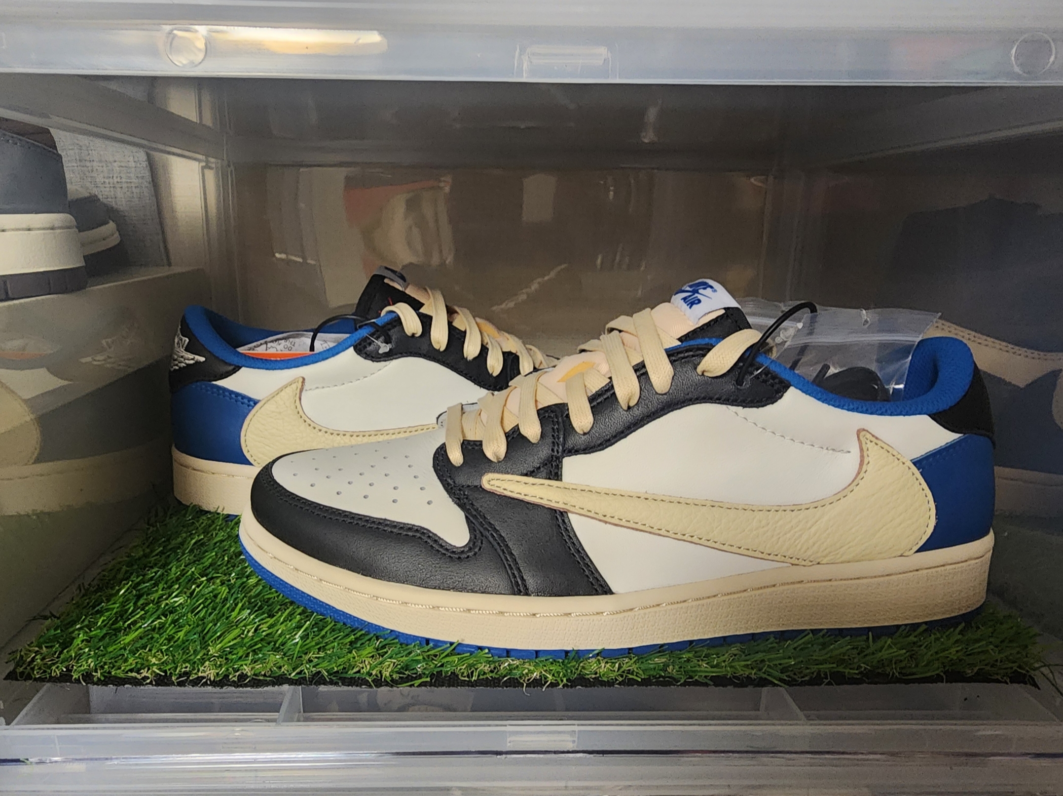 Jordan 1 x Travis Scott x Fragment Retro Low OG SP Military Blue 착용 스타일