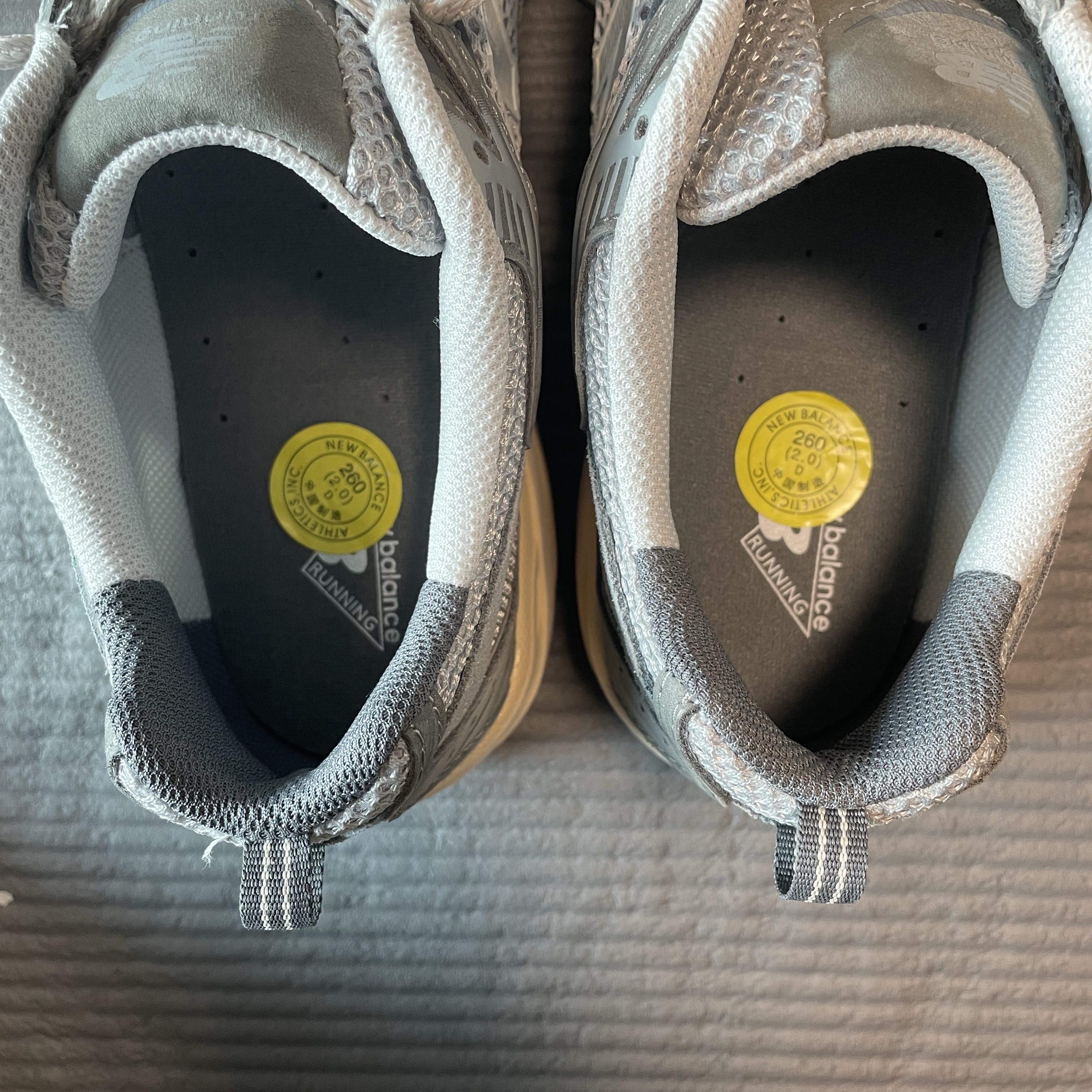 New Balance 530 Premium Vintage Grey Matter 착용 스타일 - 1