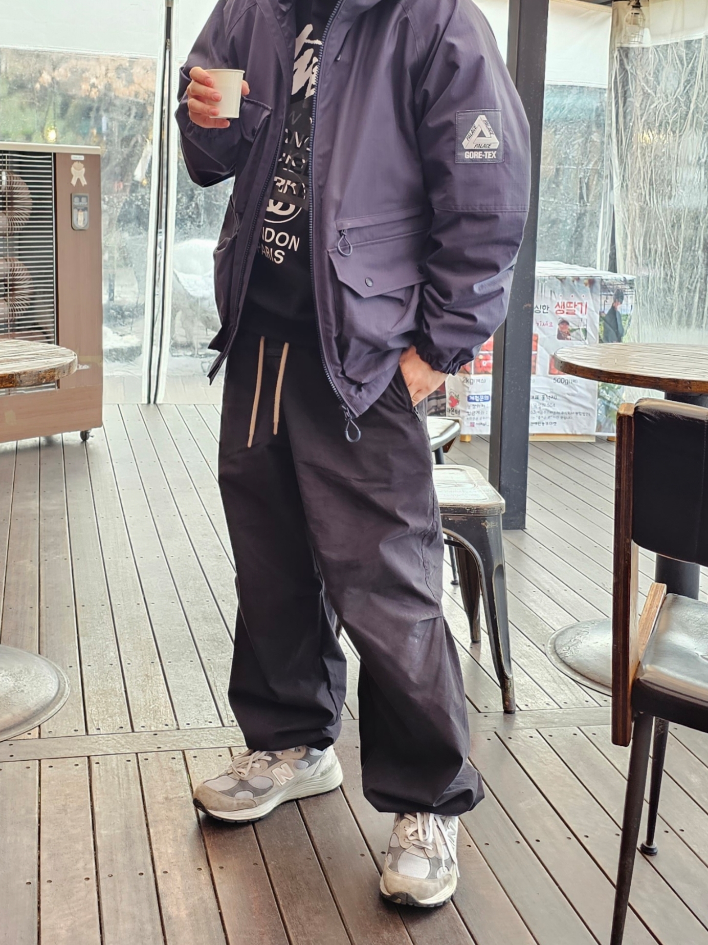 Palace Gore-Tex Cotton RS Jacket Navy - 23FW, Essentials The Black Collection Relaxed Trousers Black - 23SS 착용 스타일 - 2