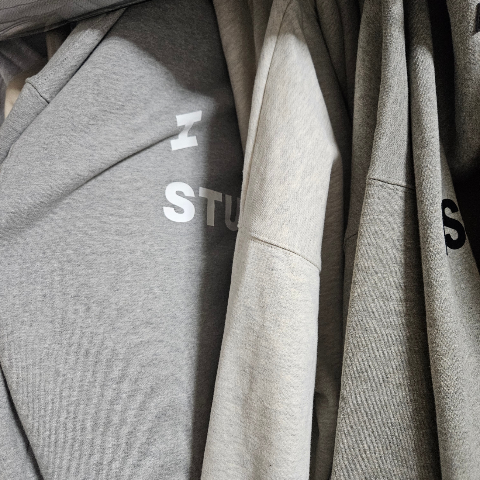 IAB Studio Hoodie Dual Gray 착용 스타일