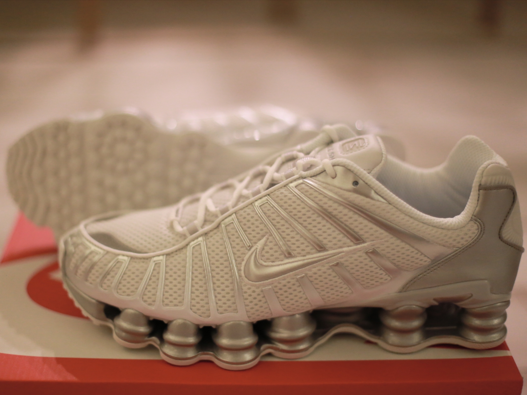(W) Nike Shox TL Metallic Silver 착용 스타일 - 4