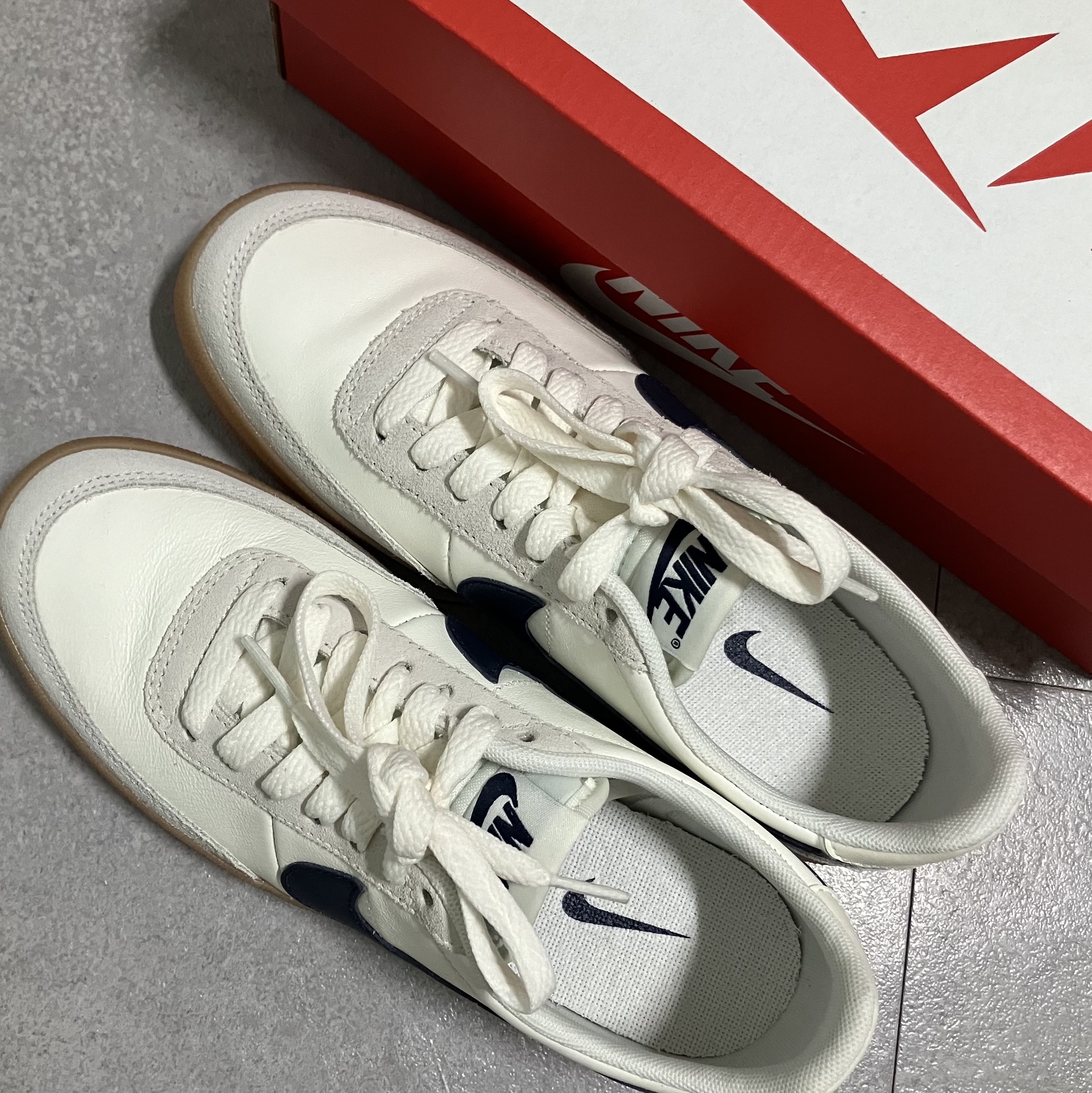 (W) Nike Killshot 2 Sail Midnight Navy 착용 스타일 - 1