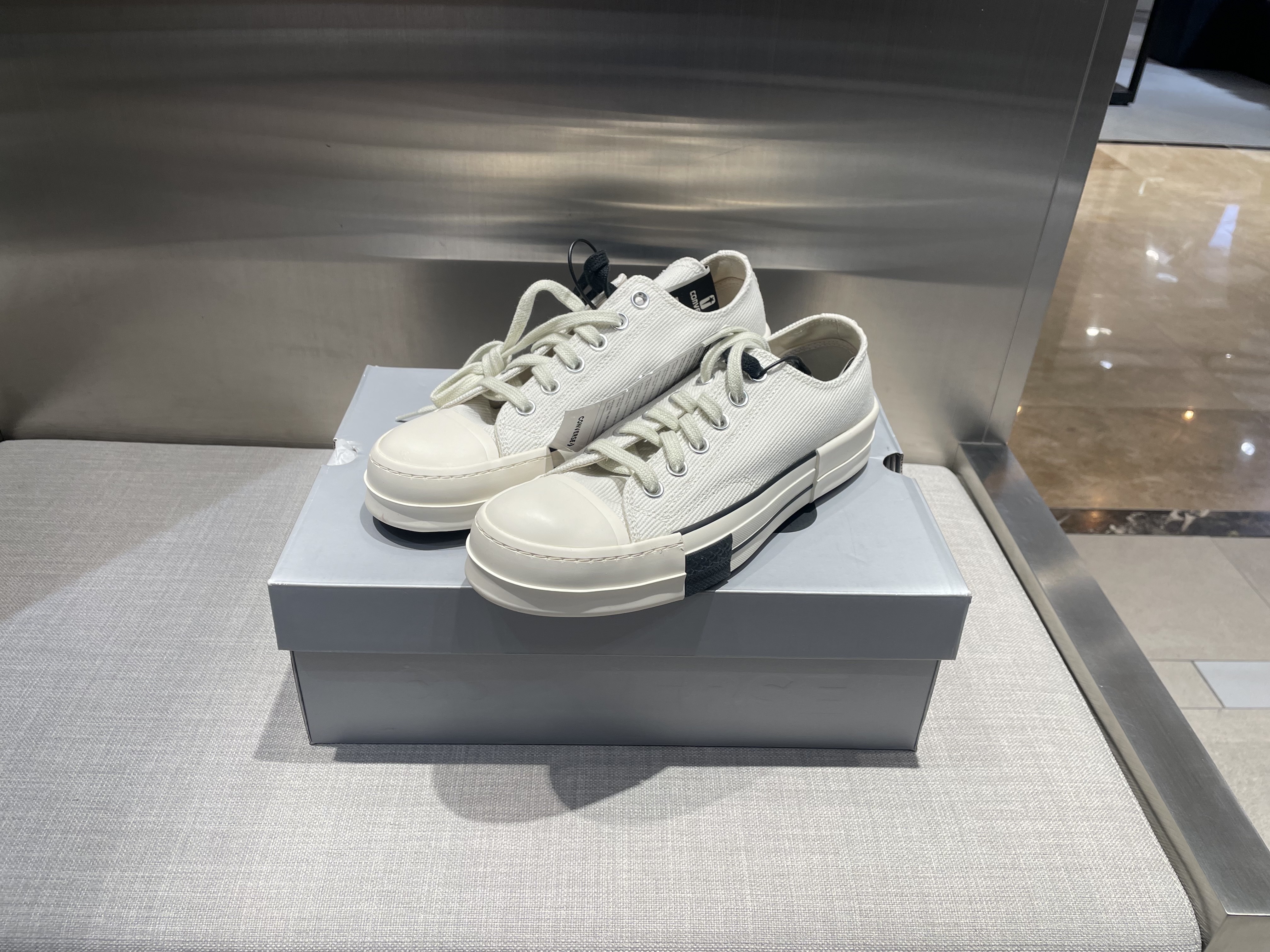 Converse x Drkshdw Drkstr Chuck 70 Ox White 착용 스타일