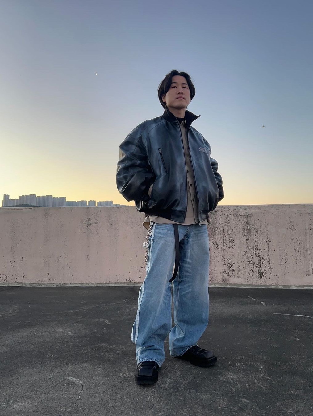 Civision by CSC Artificial Leather Bomber Jacket Black 착용 스타일 - 1