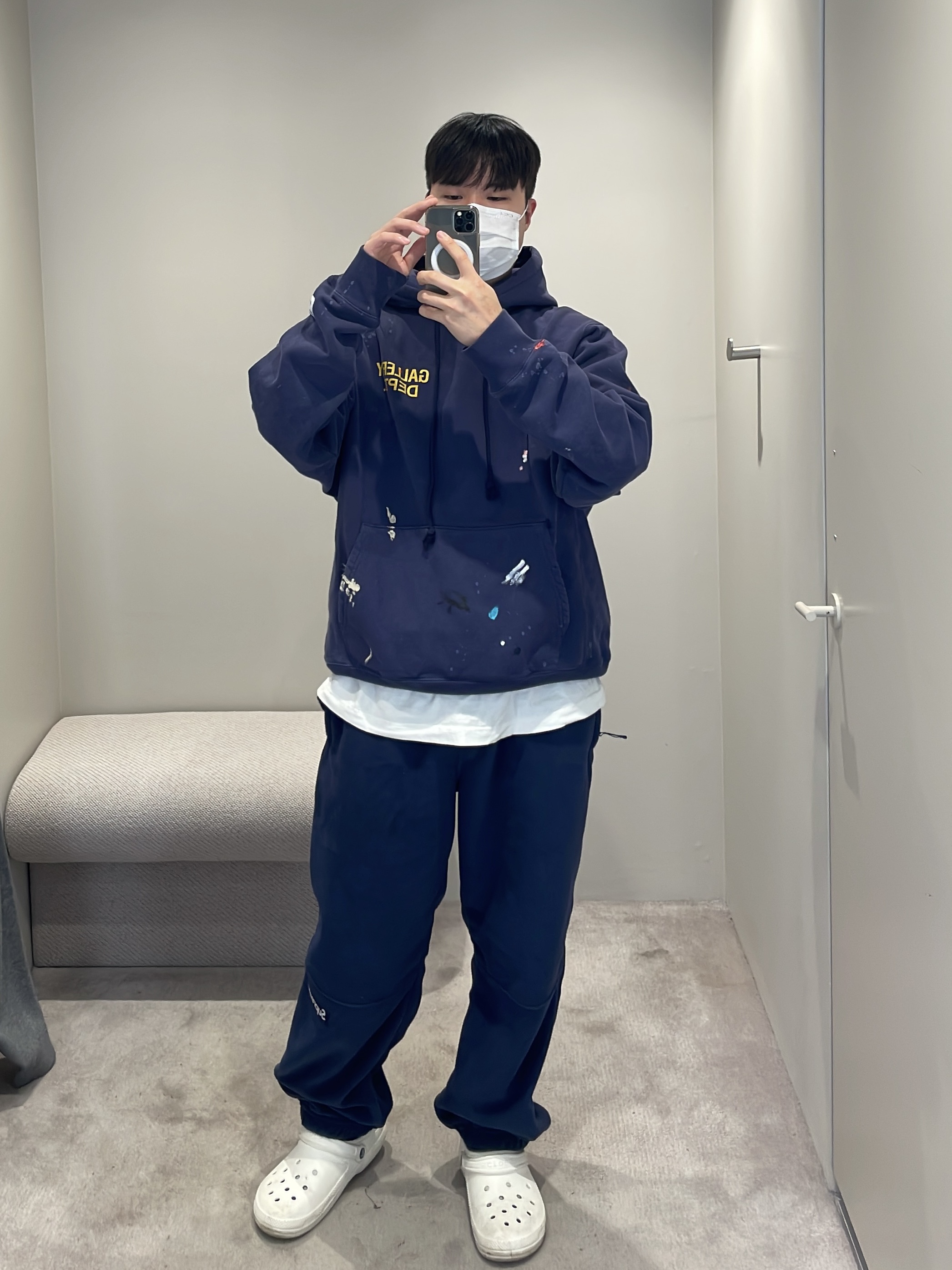 Supreme Polartec Pants Navy - 23FW, Crocs Classic Lined Clog White Grey 착용 스타일 - 1