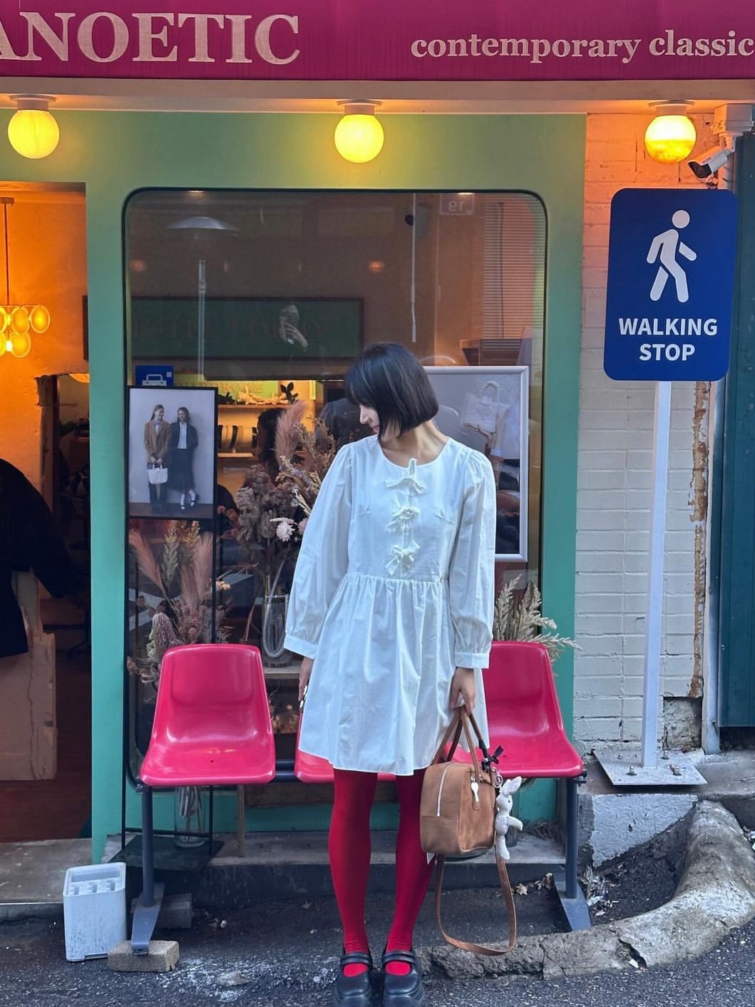 Anoetic Two-way Suede Tote Bag Brown, Anoetic Two-way Suede Tote Bag Black 착용 스타일