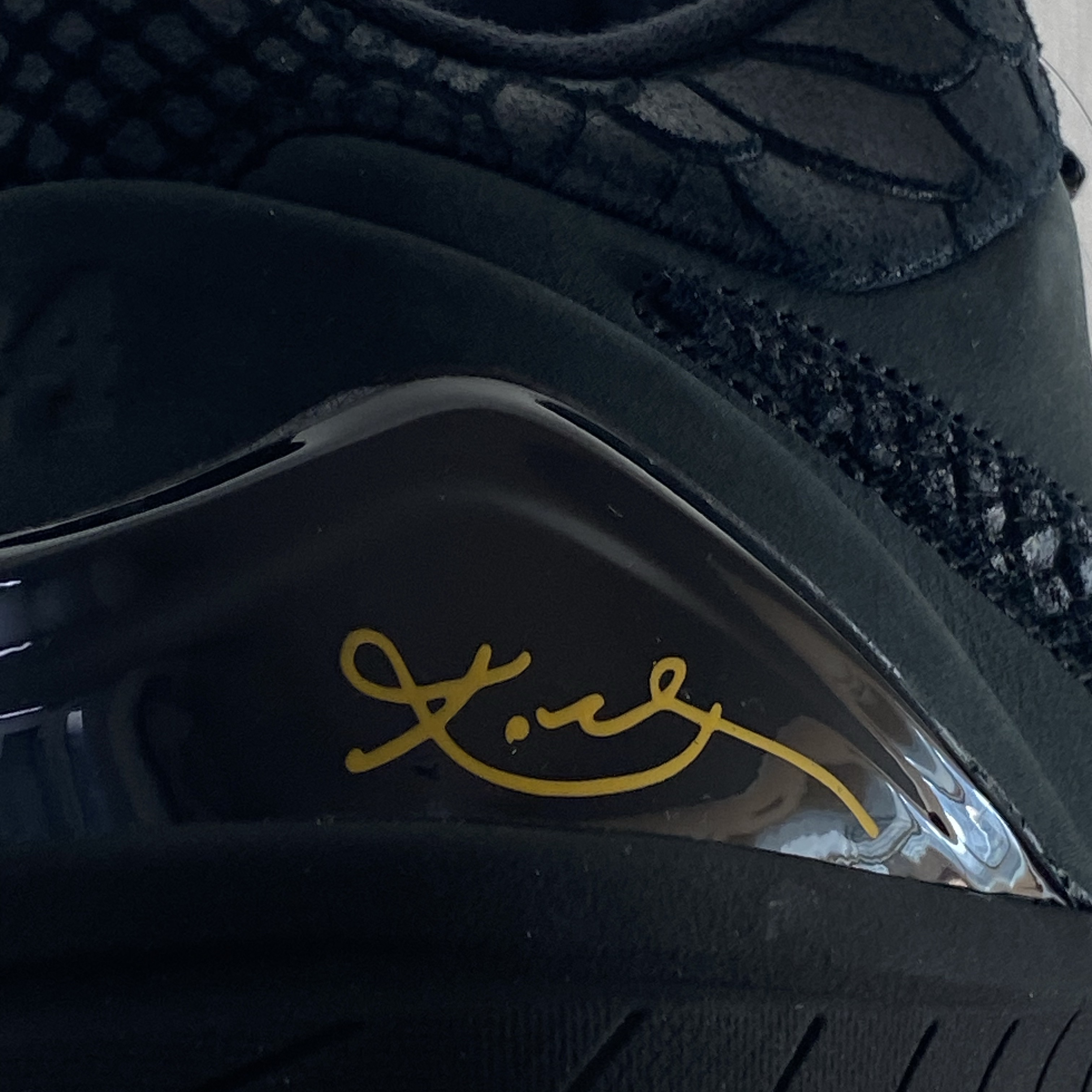 Nike Kobe 4 Protro Black University Gold 착용 스타일 - 2