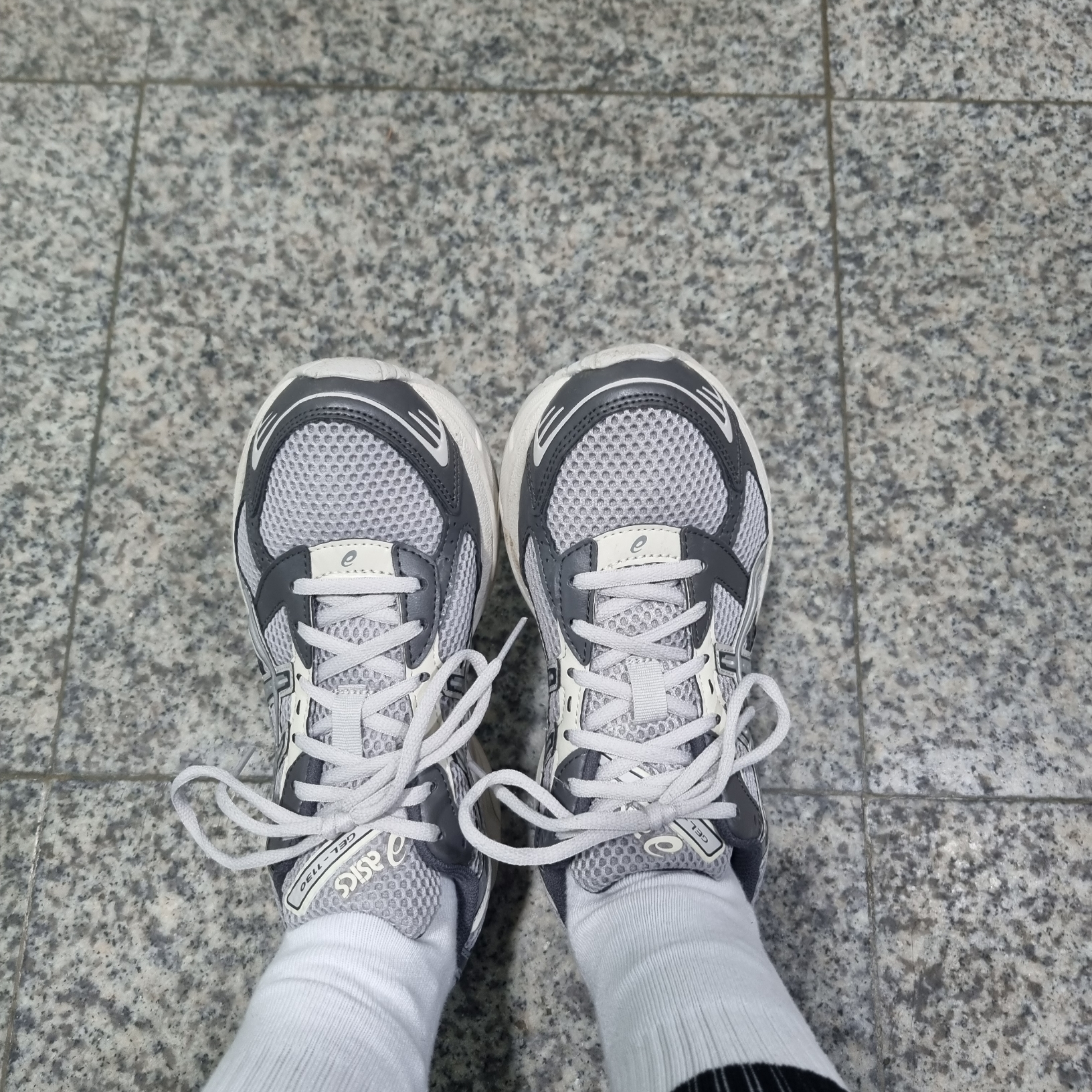 Asics Gel-1130 Oyster Grey Clay Grey 착용 스타일