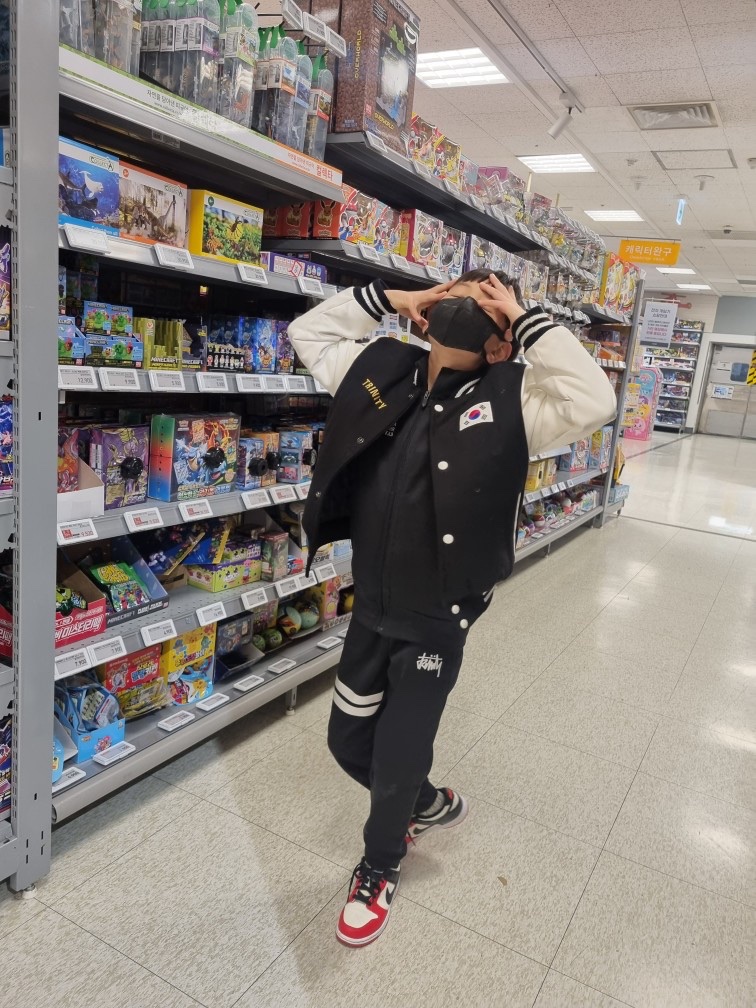 (PS) Nike x NBA Dunk Low Black and Chile Red 착용 스타일 - 2