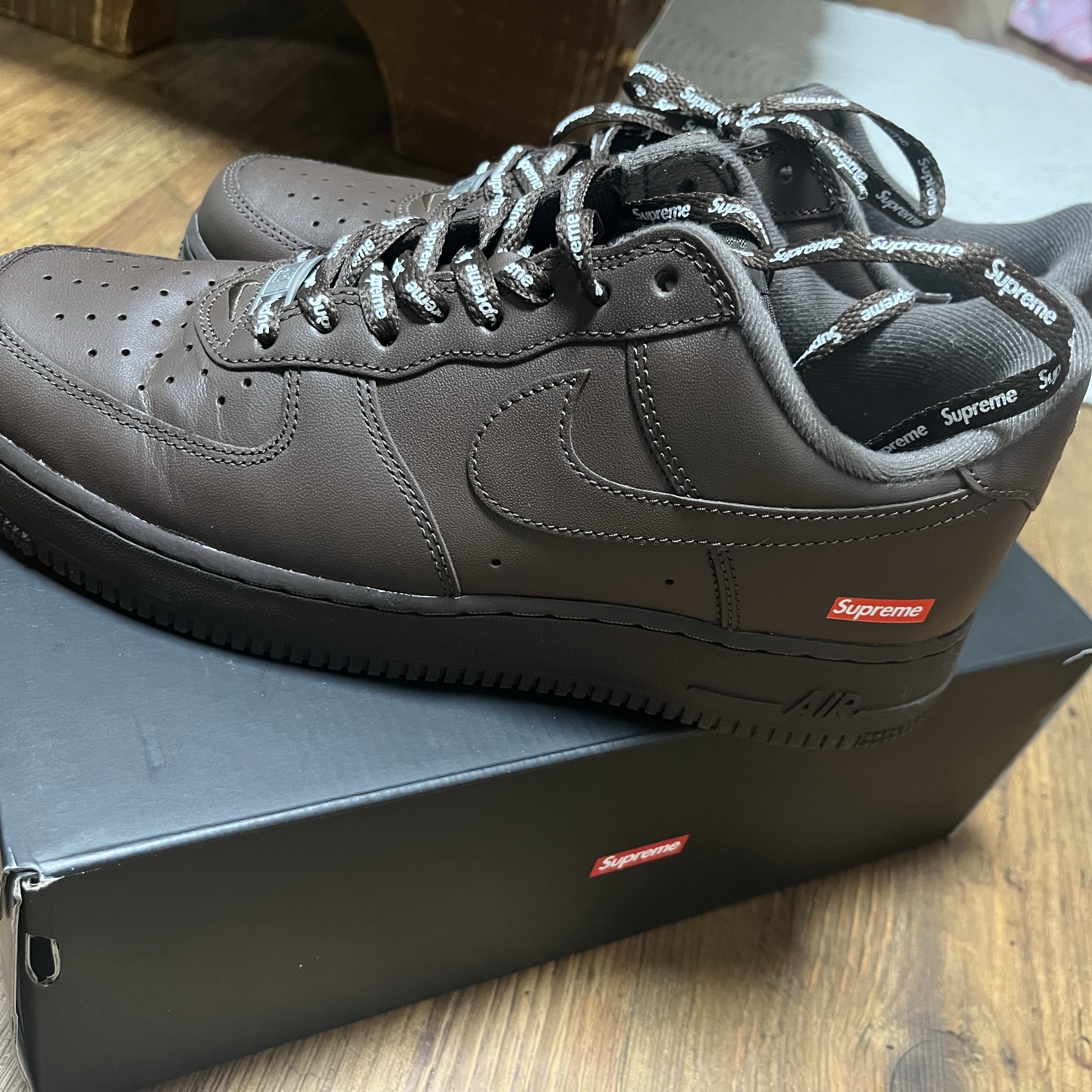 Nike x Supreme Air Force 1 Low Baroque Brown 착용 스타일 - 2