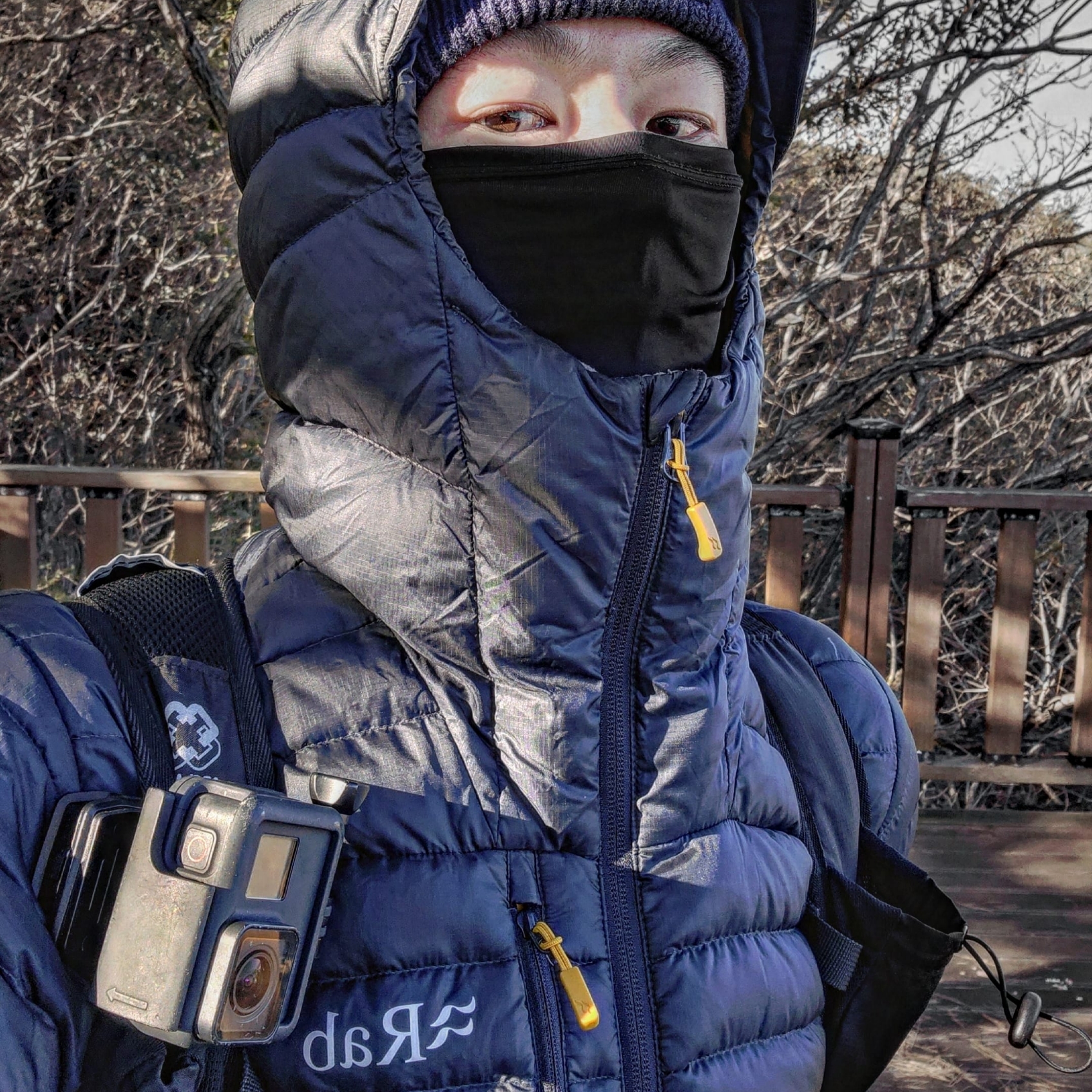 Rab Microlight Alpine Jacket Beluga, The North Face Big Logo Beanie Navy 착용 스타일 - 4