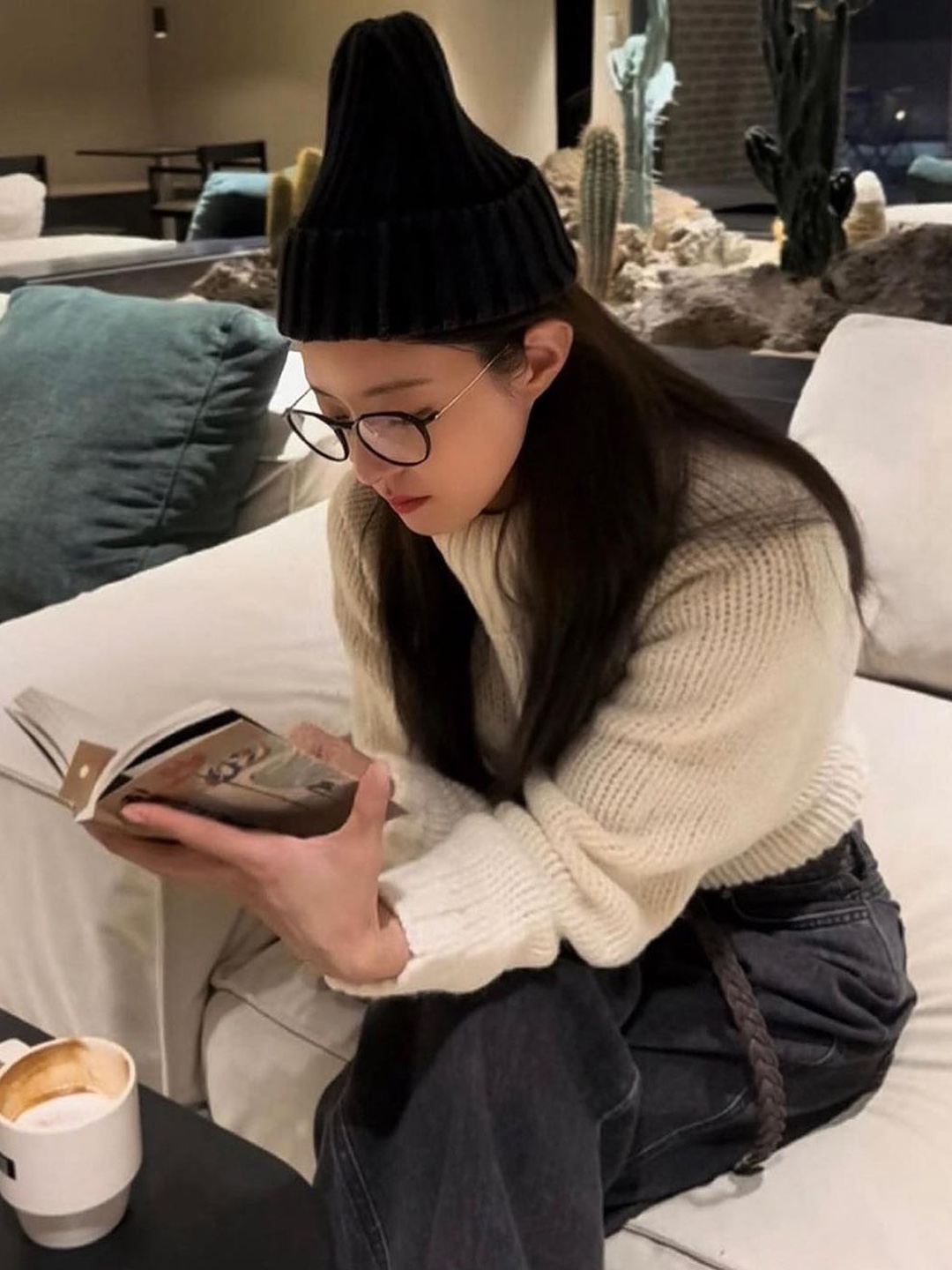 Nieeh Lotus Boucle Knit Ivory, Pottery Turtle Neck Knit Ivory 착용 스타일 - 2