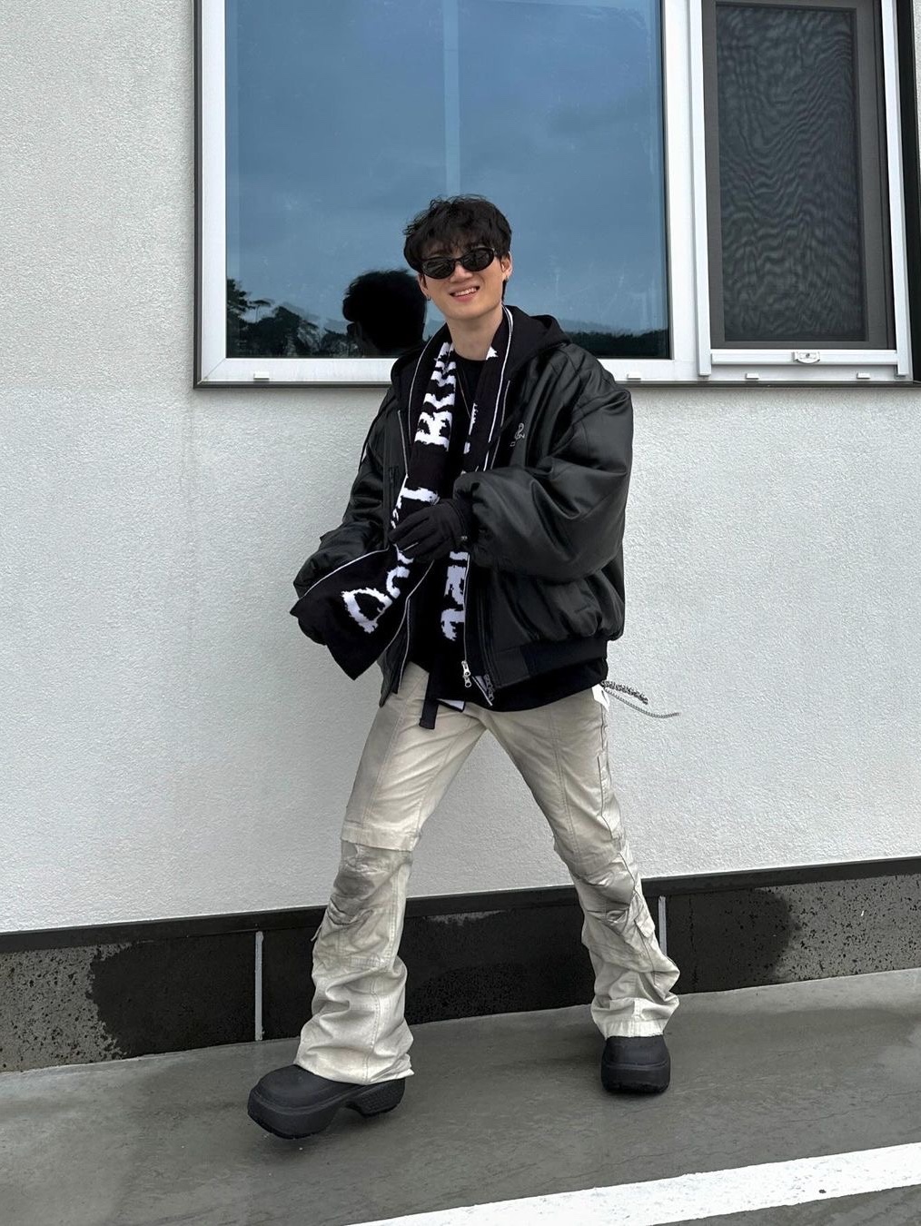 Civision by CSC Artificial Leather Bomber Jacket Black 착용 스타일 - 1