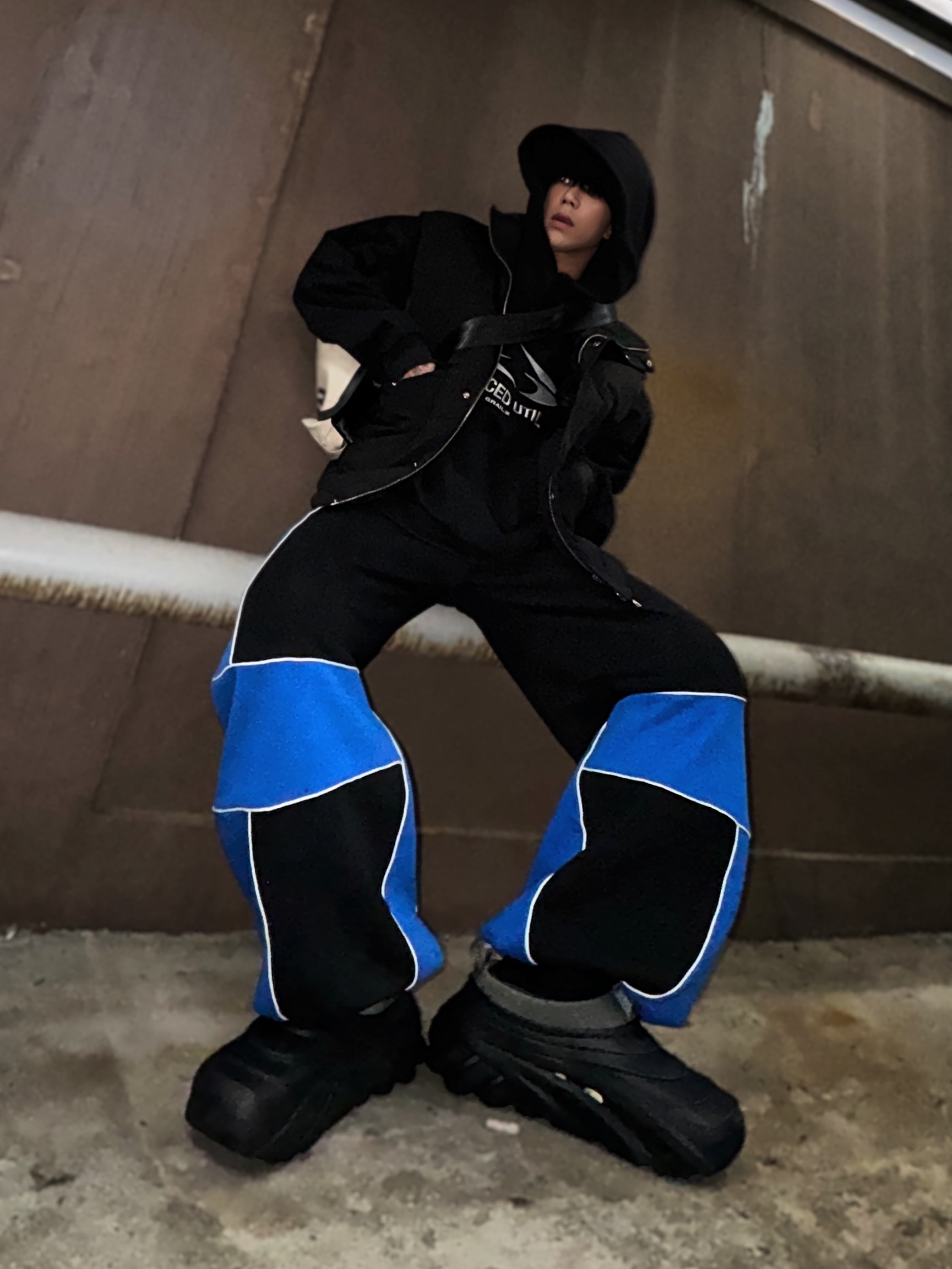 Crocs Echo Storm Black Ice 착용 스타일 - 4
